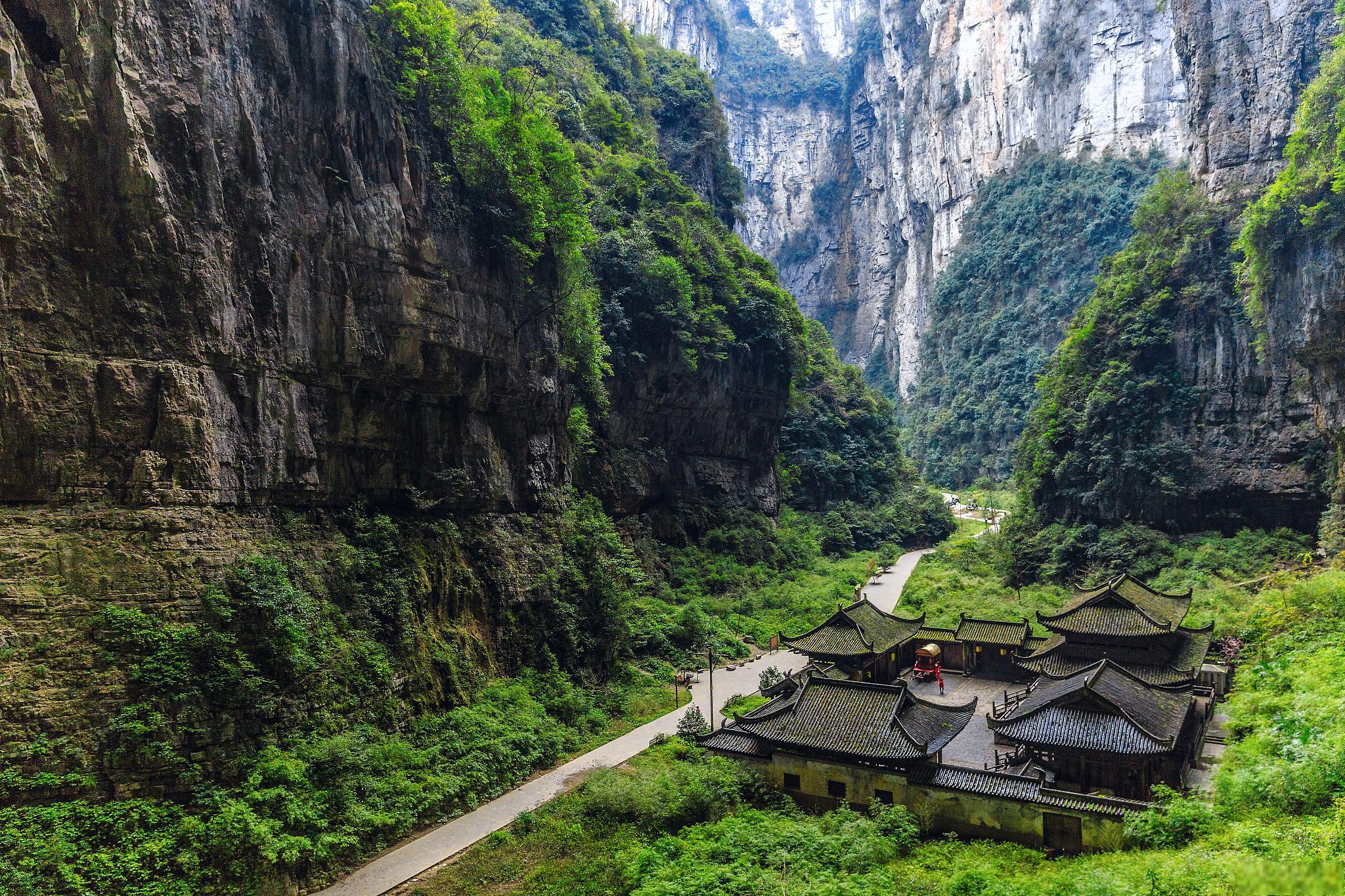 天生三桥秋季美景 当秋天的脚步悄然而至,天生三桥便成了一幅丰富多彩