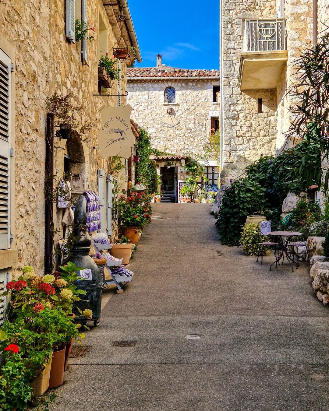 gourdon小镇,法国南部的秘密花园 法国的南部地区隐藏着超多风景秀丽