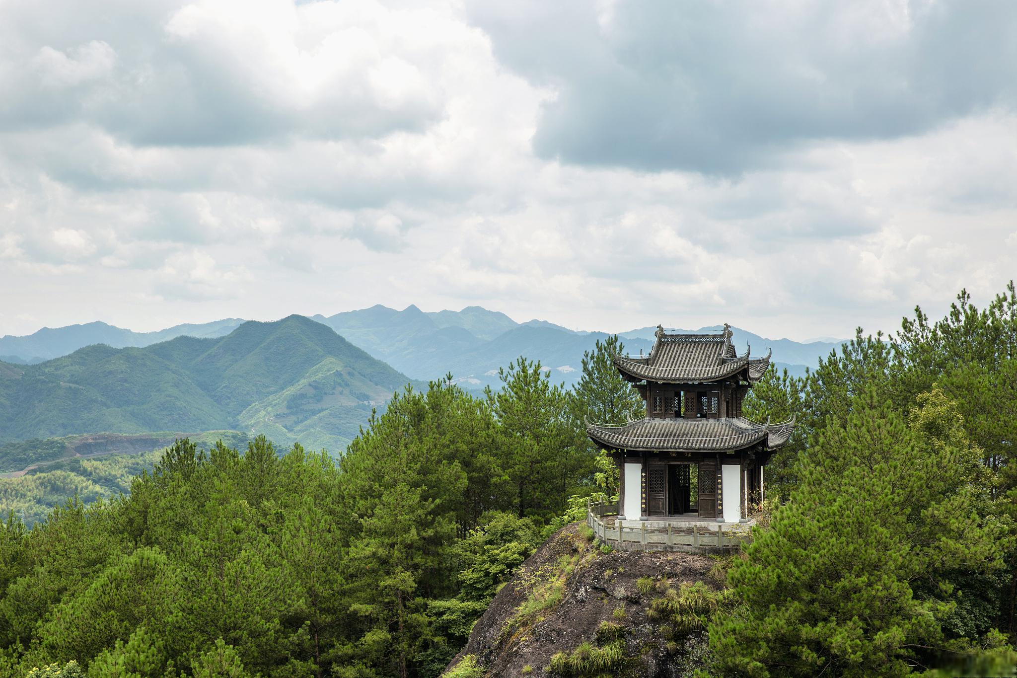 五宝庵山,邹城的一颗璀璨明珠 邹城,这个历史悠久的城市,以其丰富的文