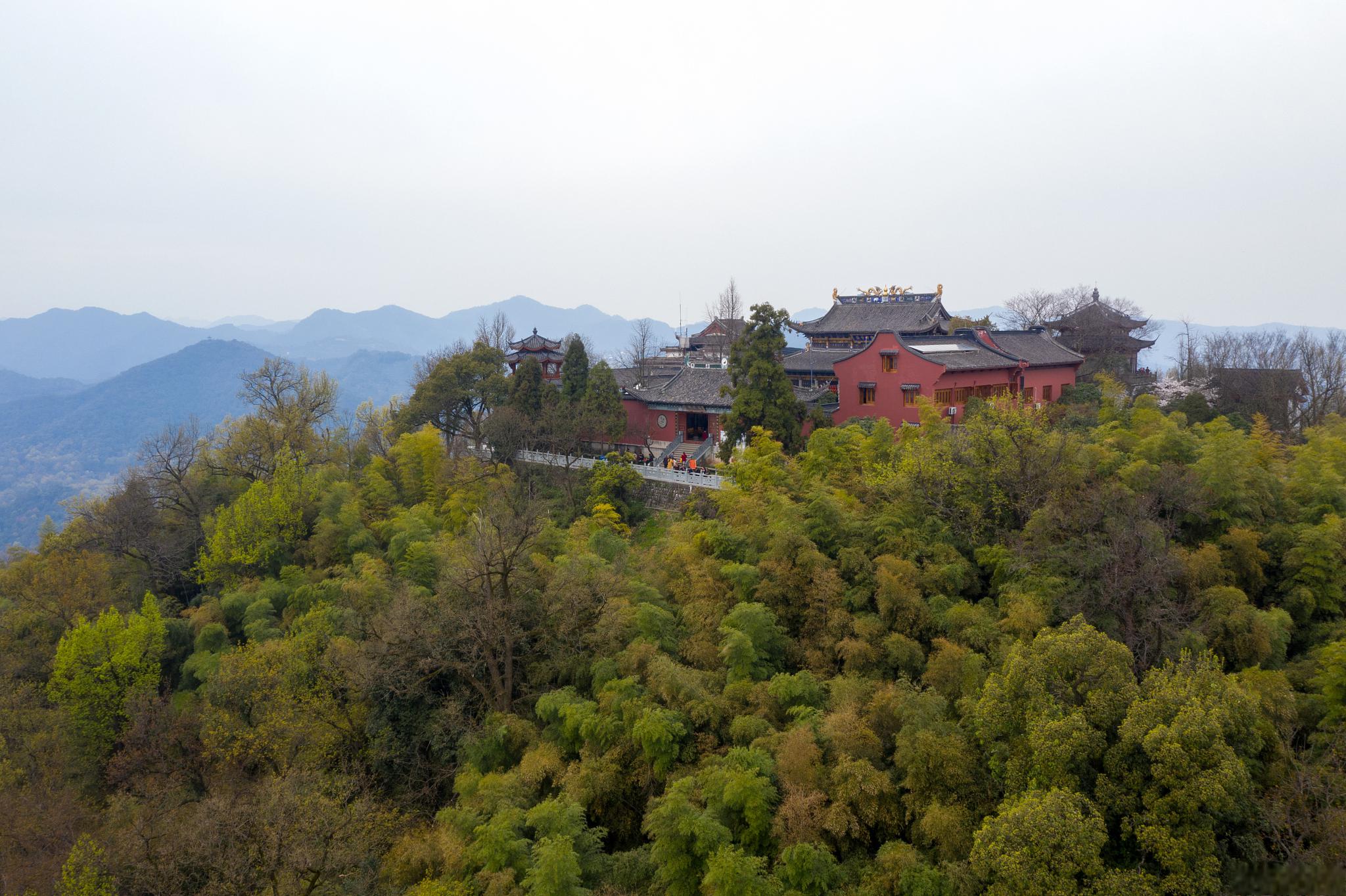 五宝庵山,邹城的一颗璀璨明珠 邹城,这个历史悠久的城市,以其丰富的