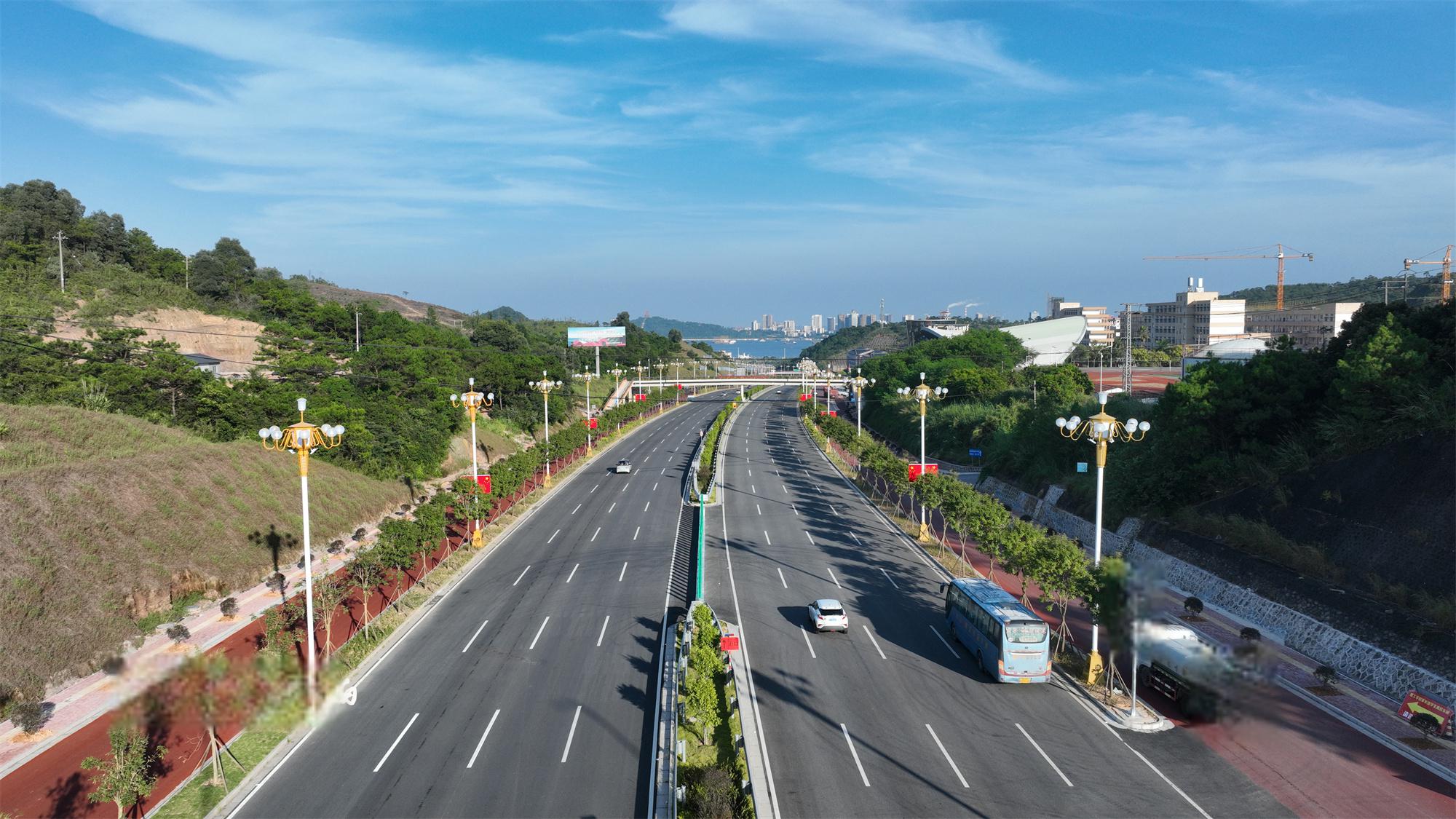 《航拍防城港》第十三集:国门大道 防城港市国门大道正式开放通车,全