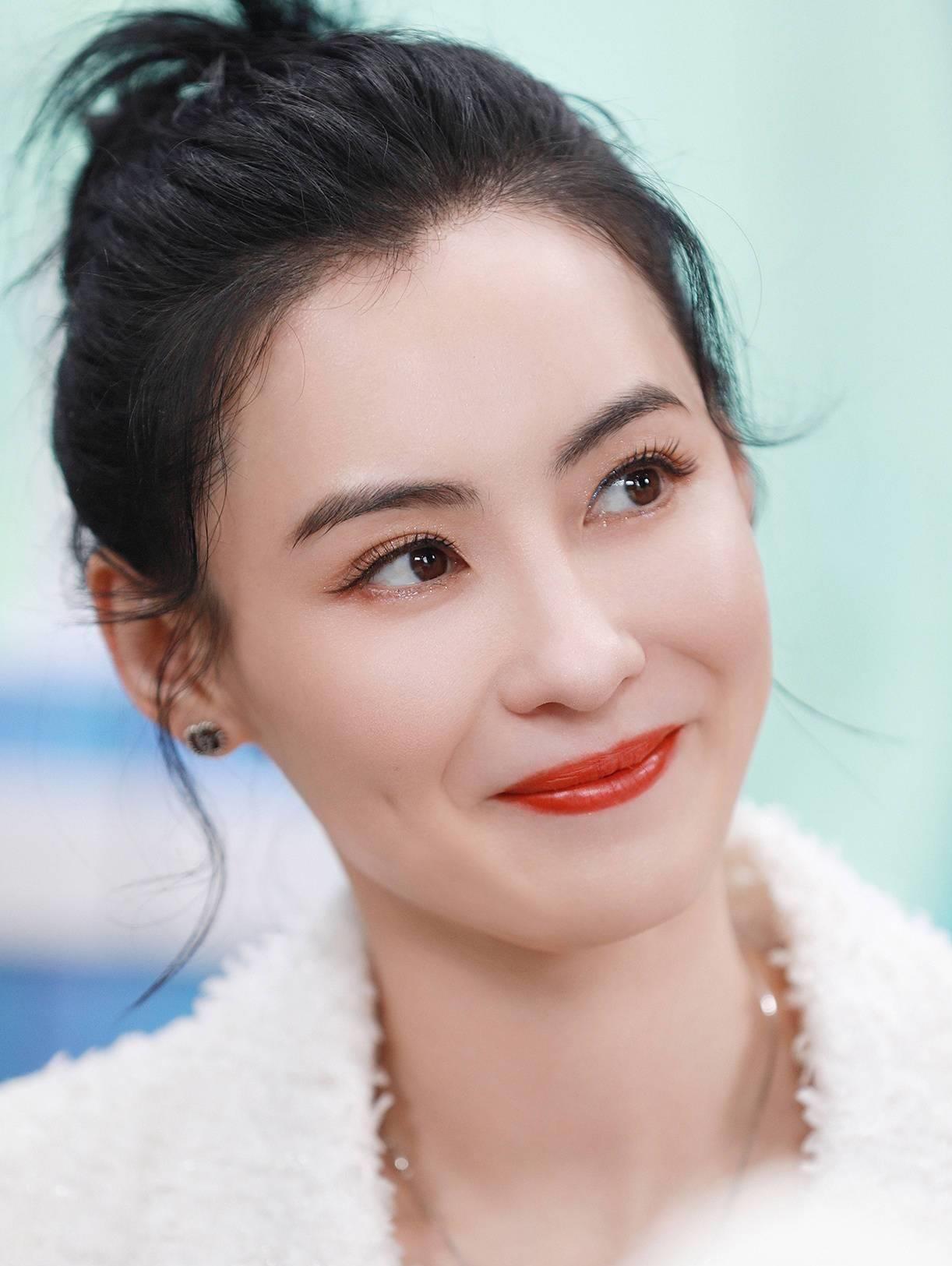 43岁女演员张柏芝因身体不适宣布暂时取消所有工作计划,曾有传言称她