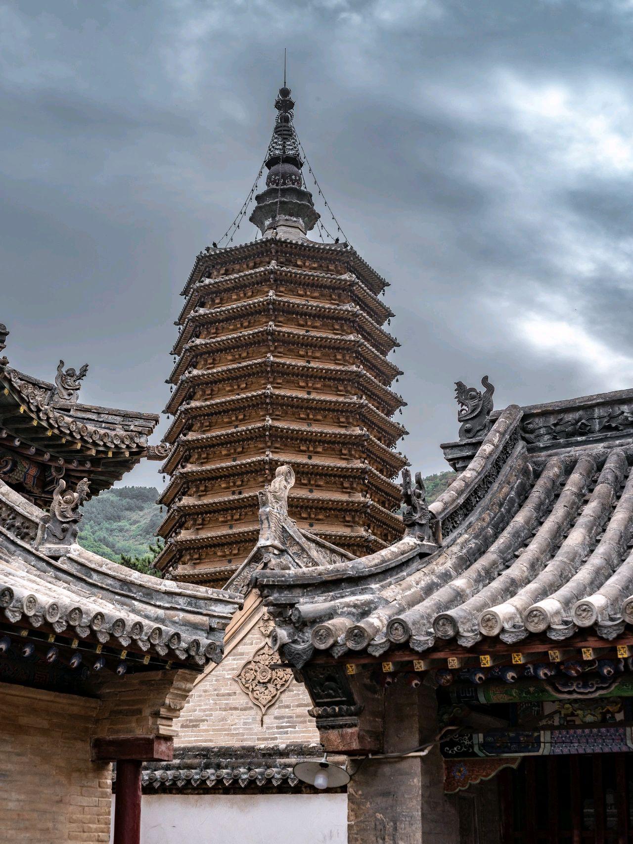 觉山寺塔:大同灵丘的古建筑 大同灵丘的觉山寺塔位于太行山脚下,是