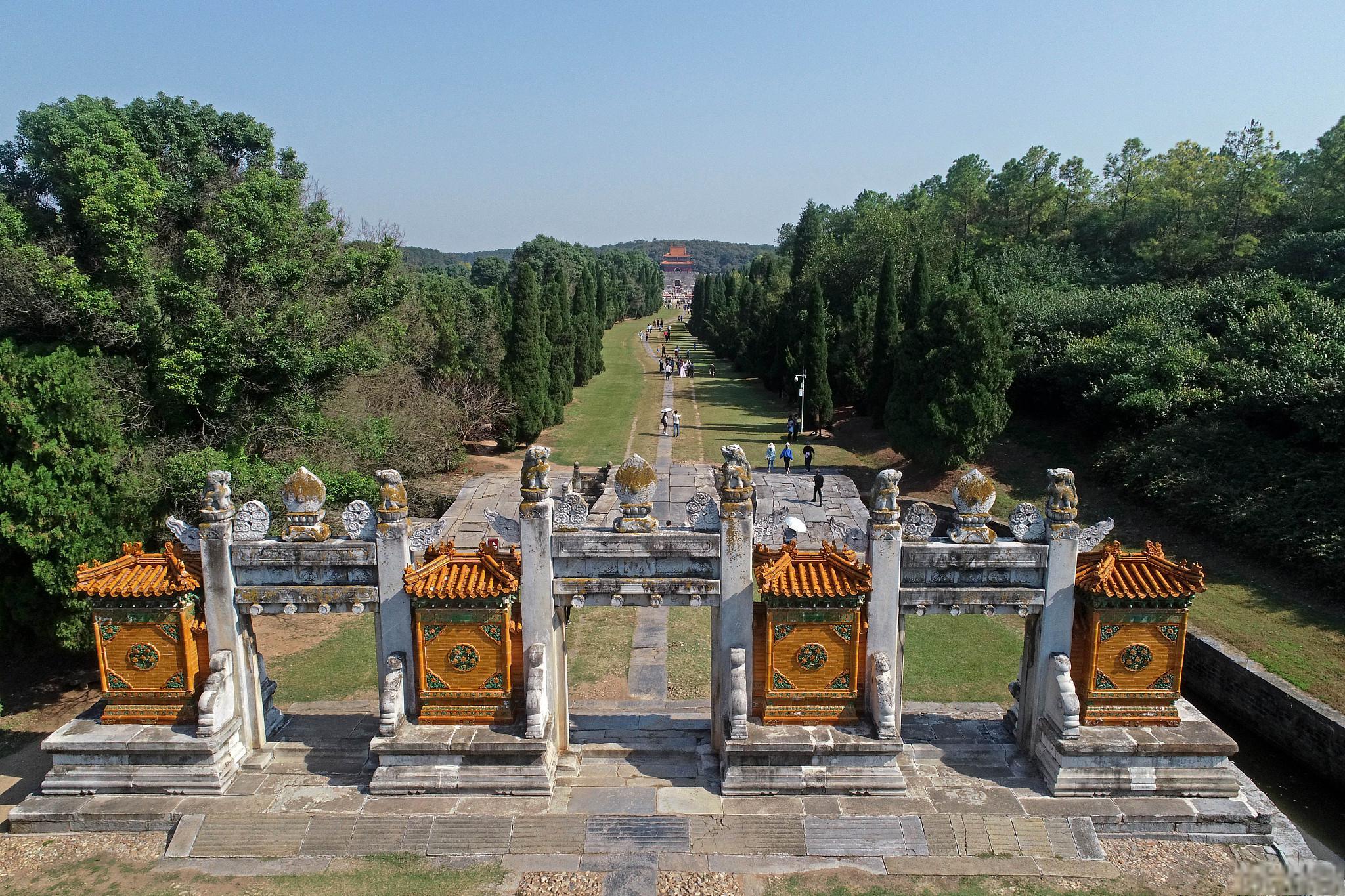 黄帝陵,位于中国陕西省延安市黄陵县城北桥山,是中华民族始祖黄帝轩辕