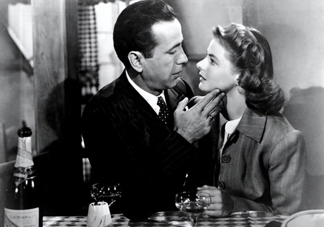 《卡萨布兰卡》:爱情与人性 电影《卡萨布兰卡》中,主人公里克的复杂