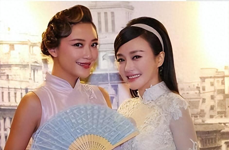 应采儿秦岚:奇葩闺蜜关系 应采儿和秦岚是娱乐圈中的两位才女,她们