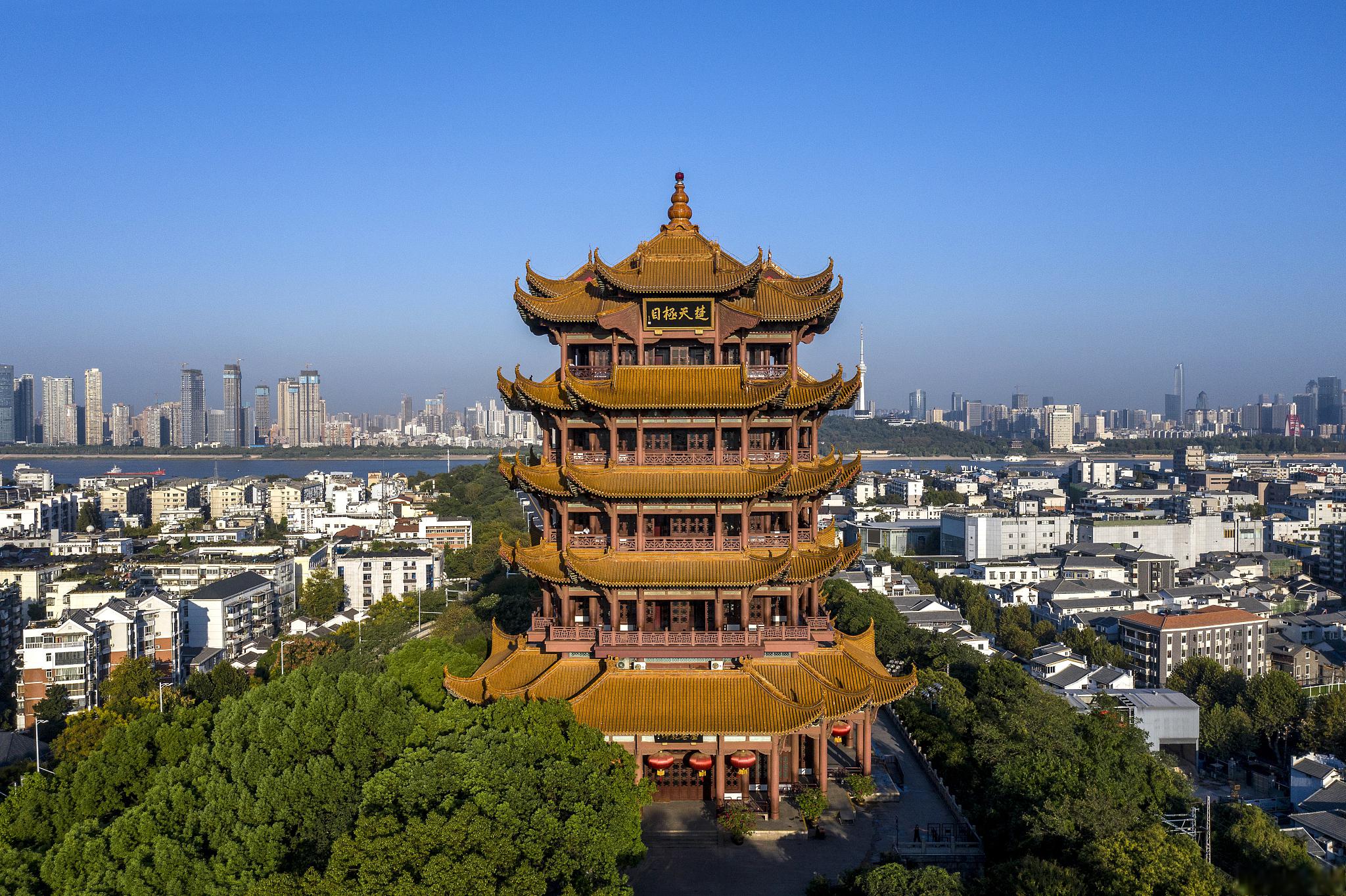 黄鹤楼:历史文化古迹与湖北美食的完美结合 黄鹤楼位于中国湖北省武汉
