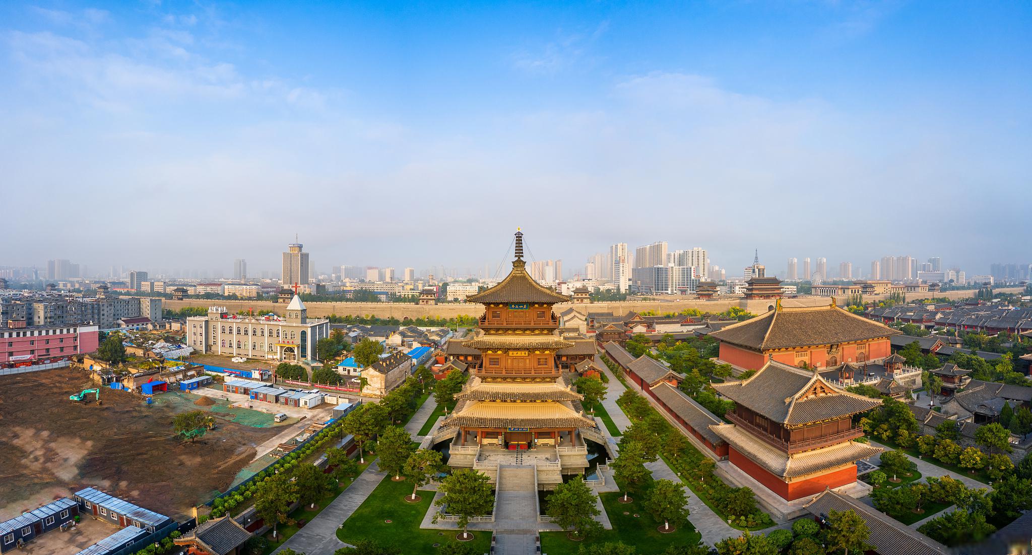 华严寺的古建筑和壁画,悬空寺的奇特建筑,恒山的美景以及大同城墙的