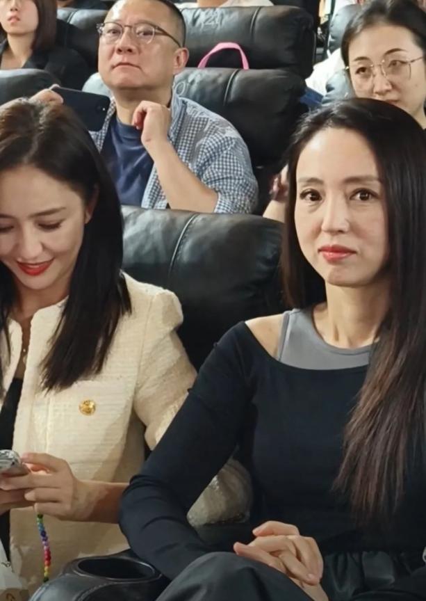 董璇佟丽娅形象对比 董璇和佟丽娅的形象出现了截然不同的变化,董璇的