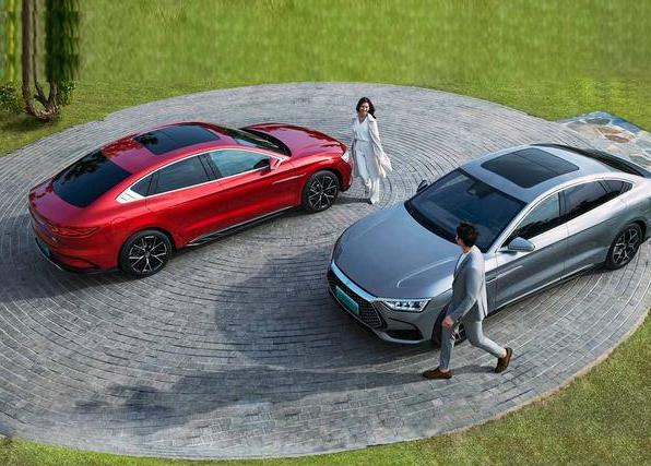 芒格高度赞扬比亚迪的创始人王传福,认为他比特斯拉的埃隆·马斯扛