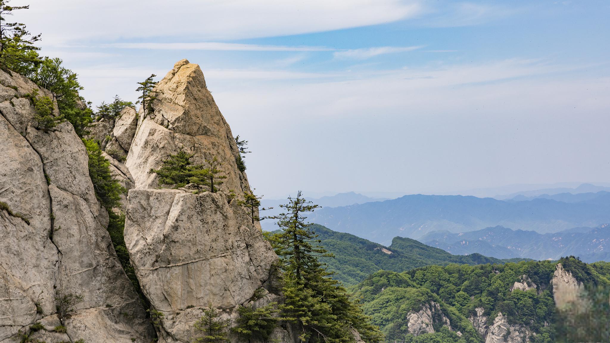 鲁山旅游攻略 鲁山,位于中国山东省中部,是山东省的一座著名山脉,也是
