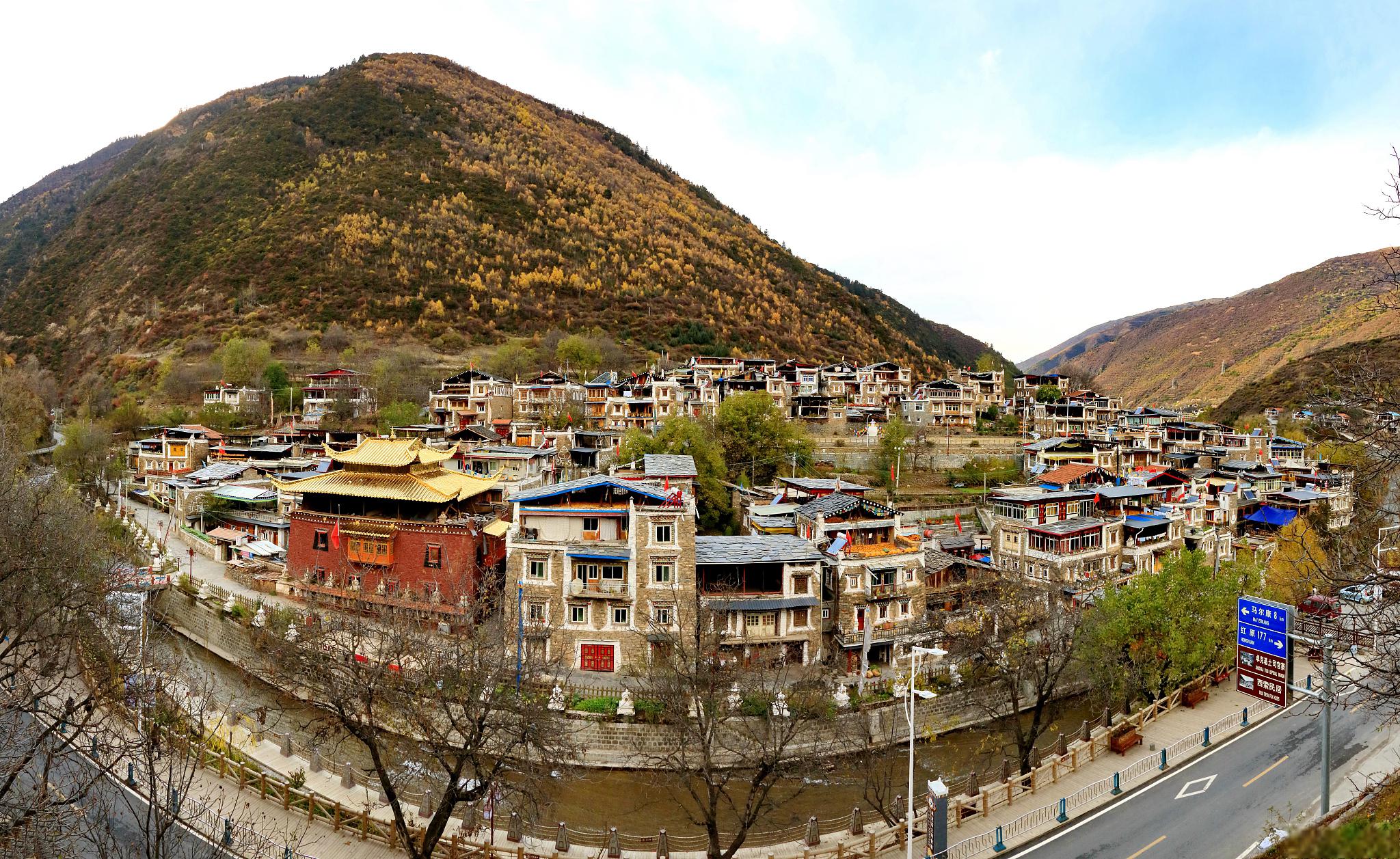 秋日环游指南:康定旅游攻略 康定,位于中国四川省甘孜藏族自治州,是