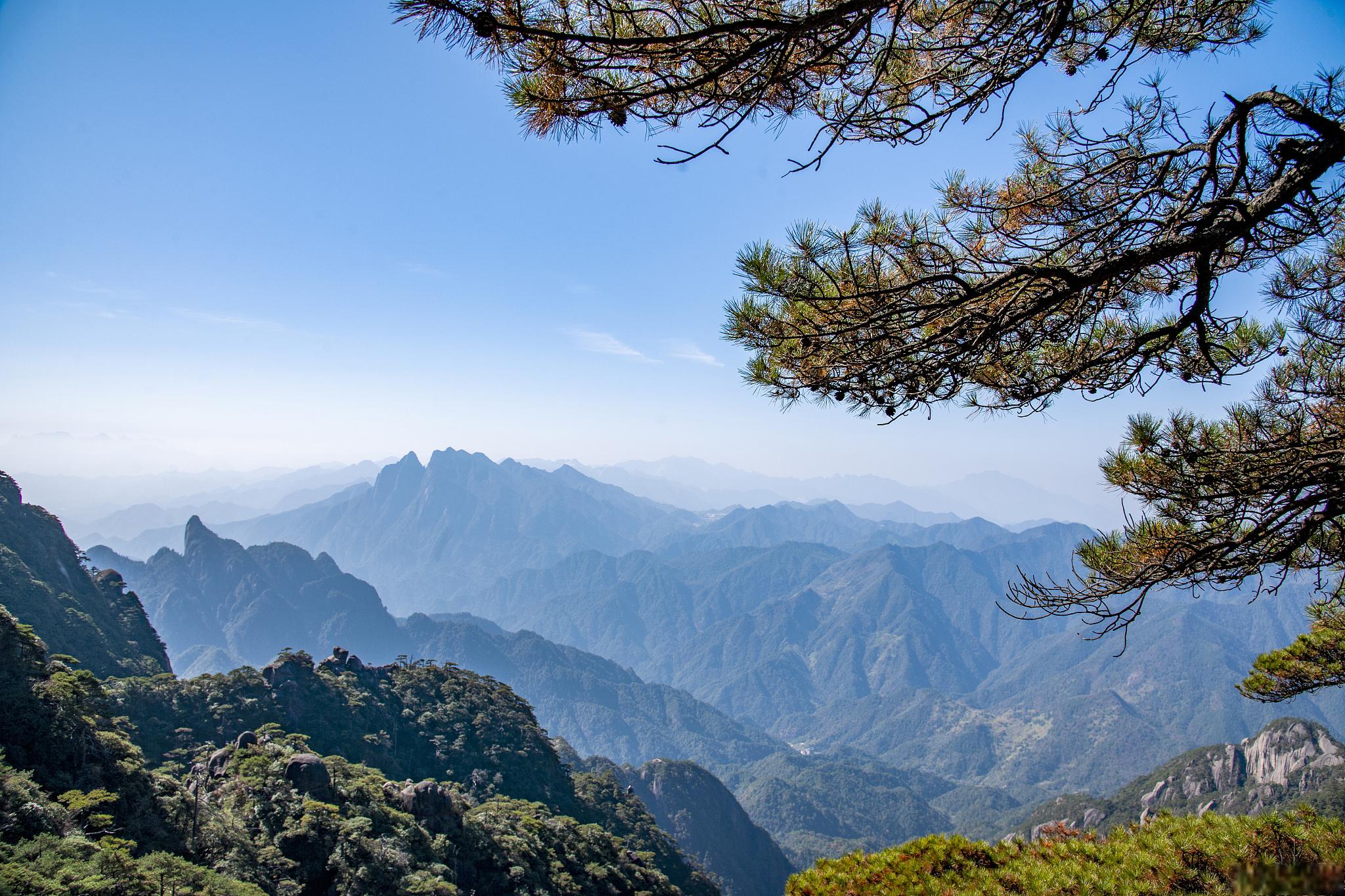 庐山旅游攻略 庐山,位于江西省九江市,是中国著名的风景名胜区,也是