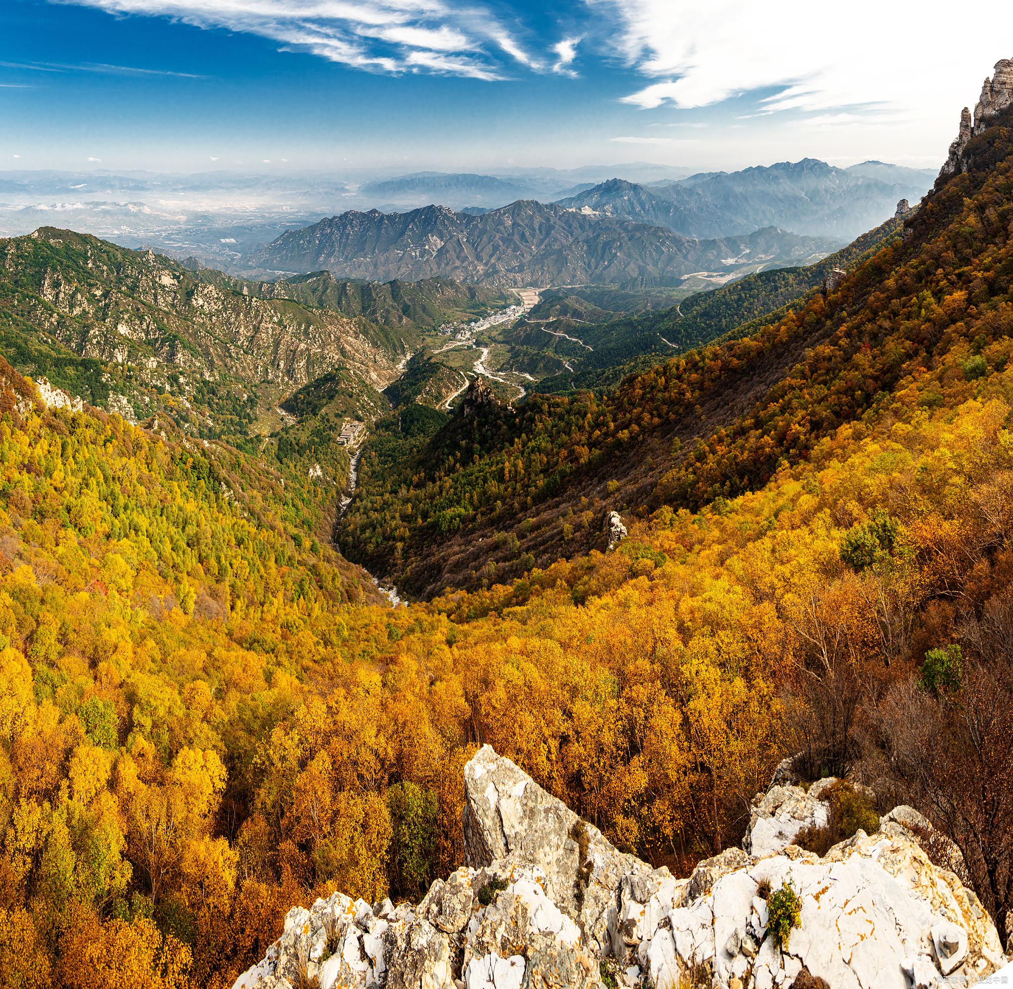 白狼山秋季之美 每一个季节都有其独特的魅力,而秋季则以其金黄色的