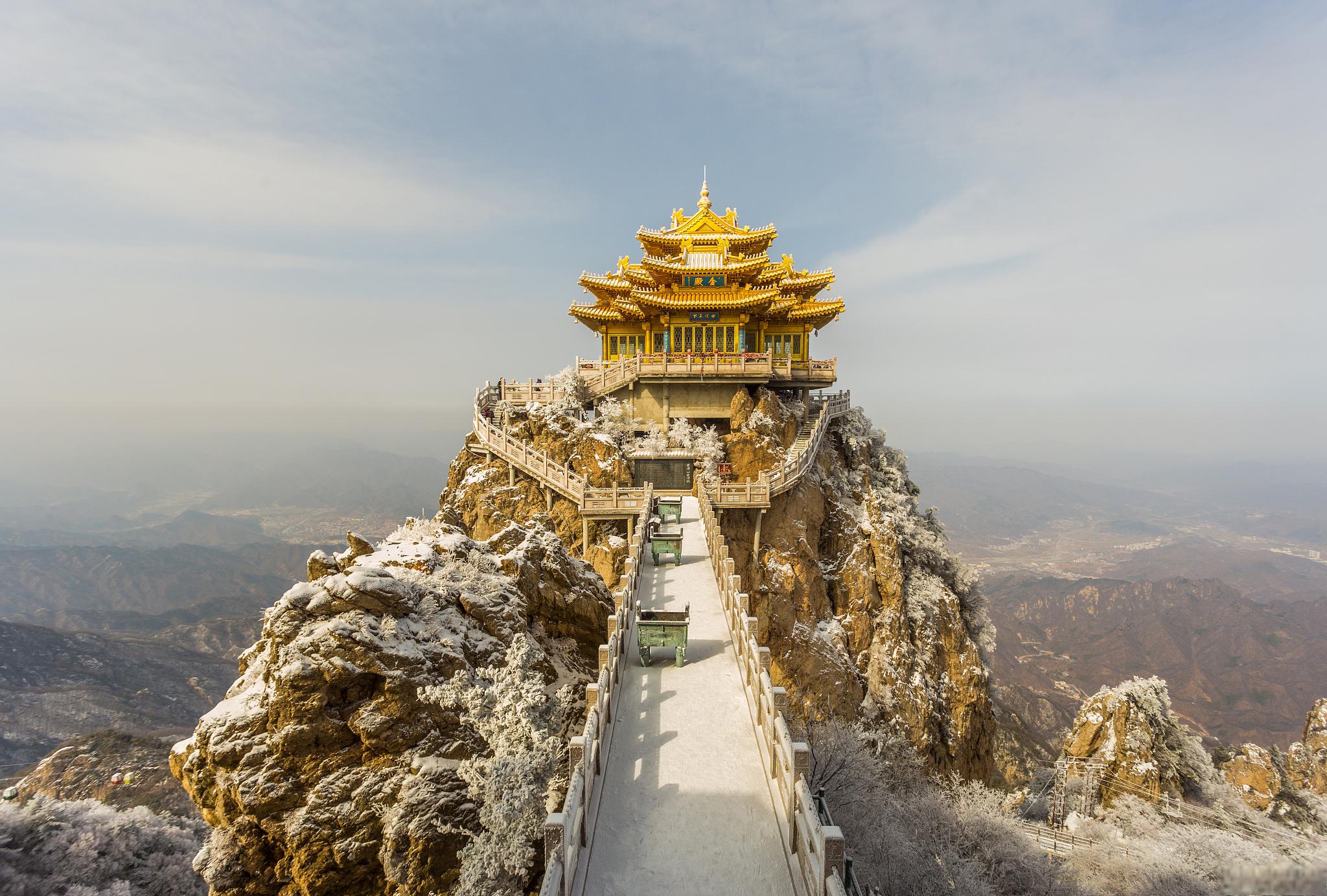 老君山旅游攻略 老君山位于河南洛阳市栾川县,是5a景区,因一句远赴