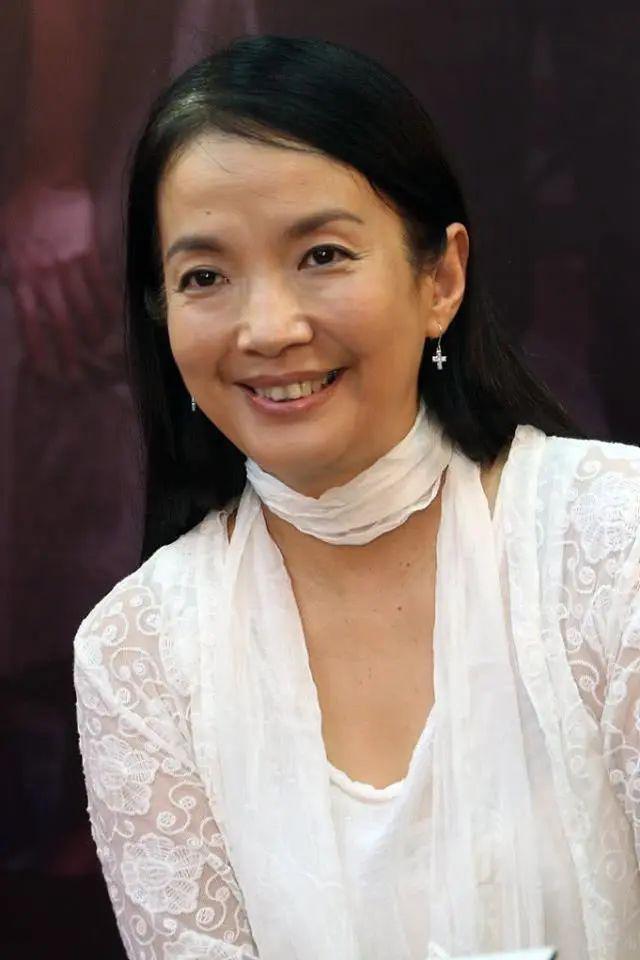 吕丽萍:从影后到万人唾弃 吕丽萍,一位杰出的女演员,从演艺圈的佼佼者