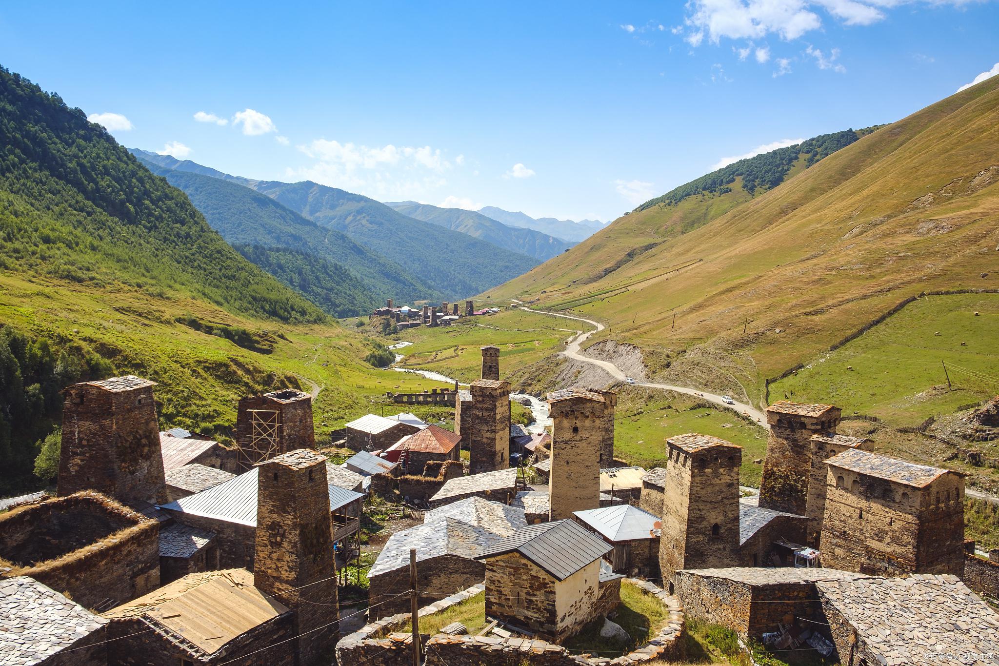 扎尕那景区,中国最美的地方之一 扎尕那景区位于中国甘肃省迭部县,是