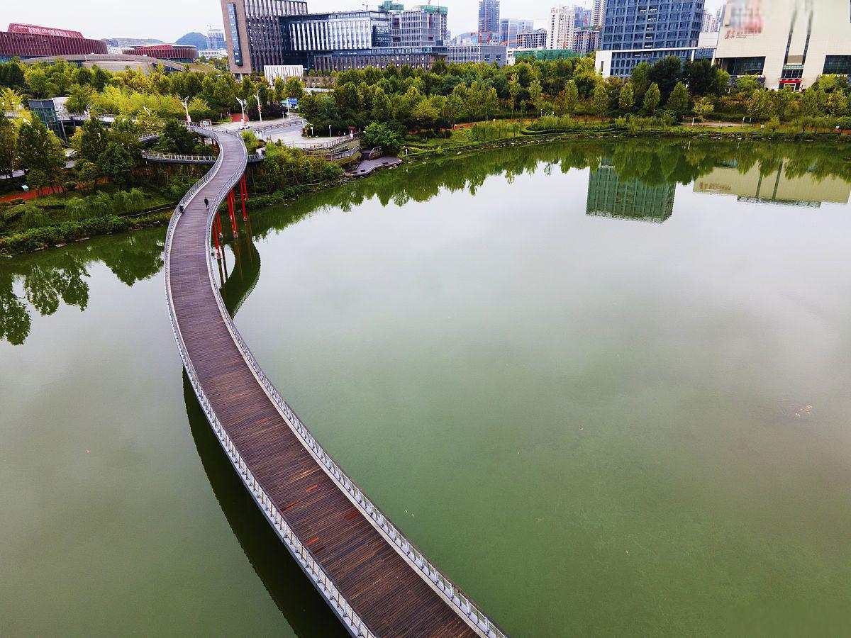 天鹅湖人民公园:新蒲新区的一颗璀璨明珠 在新蒲新区,一个美丽的公园