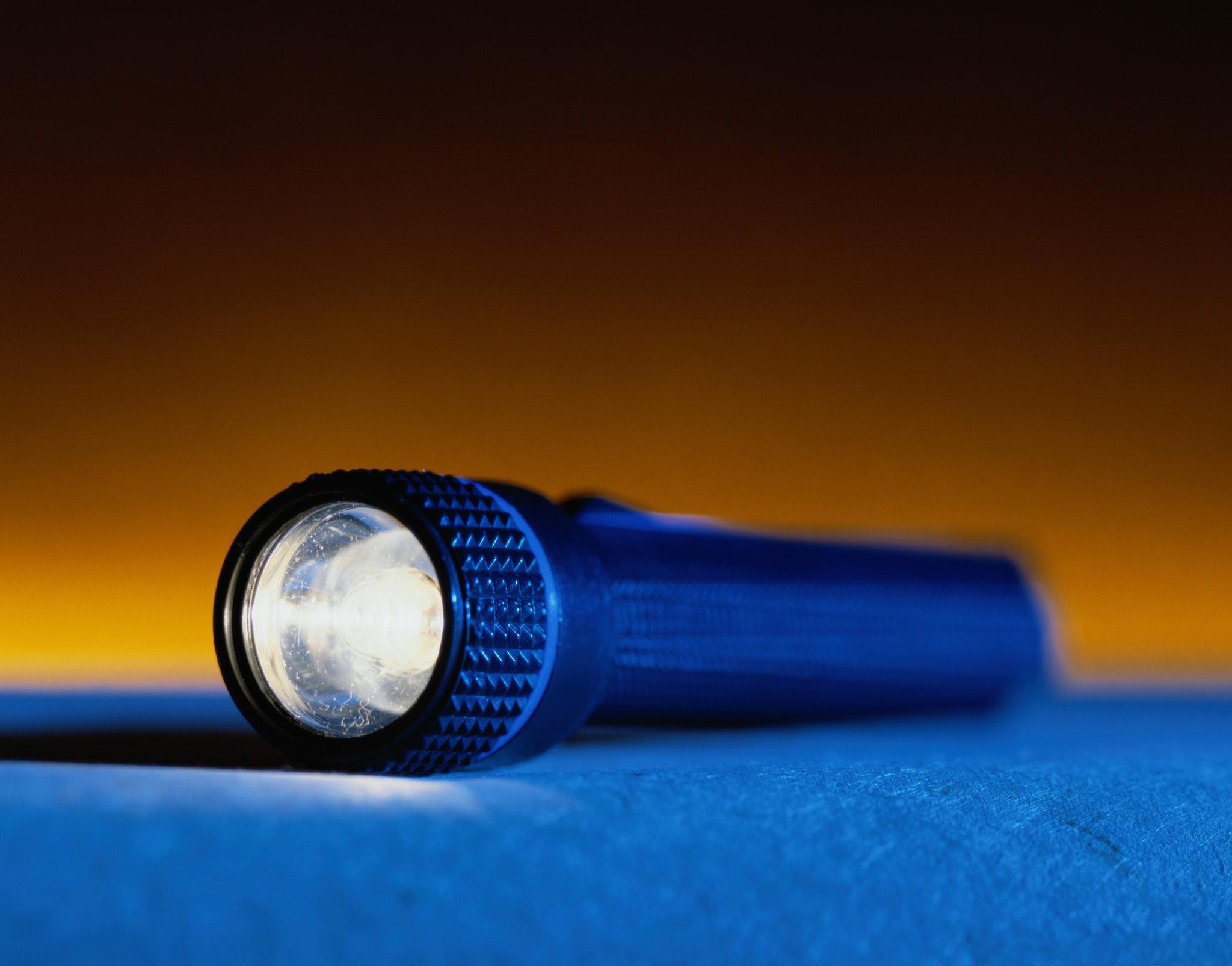 建议在进行手电筒进口时,咨询专业的清关代理公司或咨