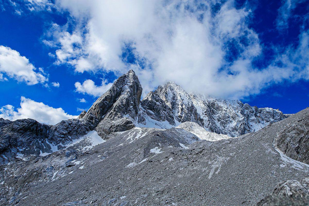 云南最美丽的雪山之一 玉龙雪山位于中国云南省丽江市,是云贵高原的