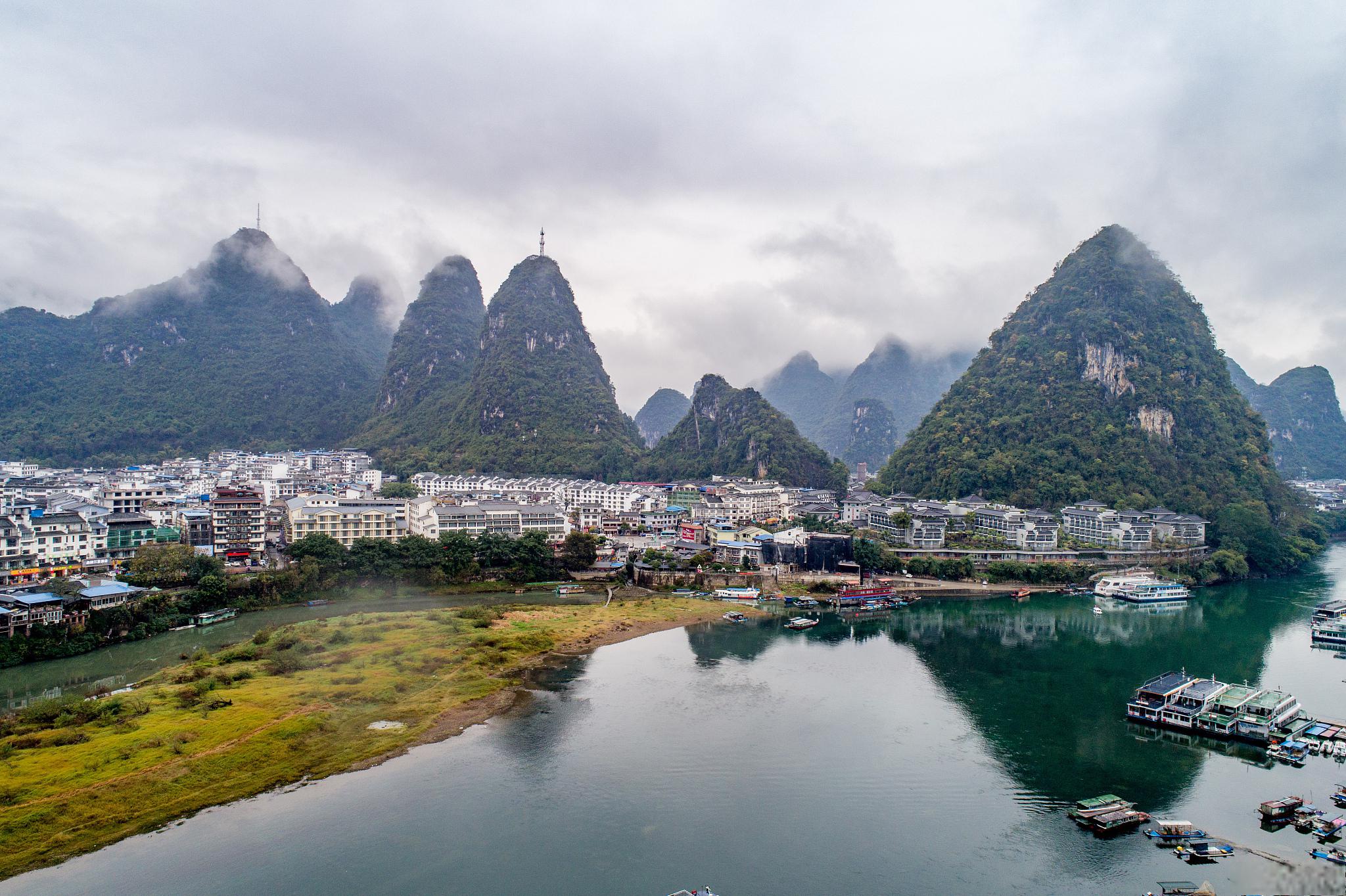 广西旅游景点推荐 广西壮族自治区位于中国的南部,是一个充满美丽自然