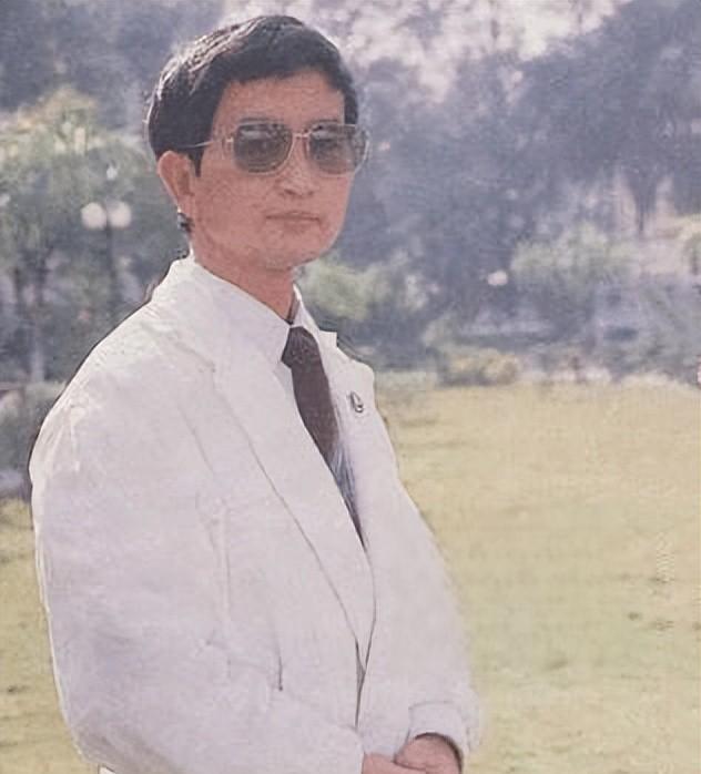 气功大师严新的个人经历和职业生涯 严新的个人背景和成长经历,以及从