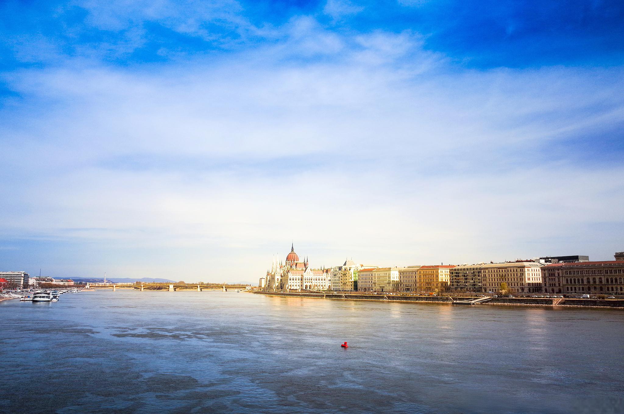 黑河旅游攻略 黑河是一个非常适合旅游的地方,拥有许多壮观的景点和