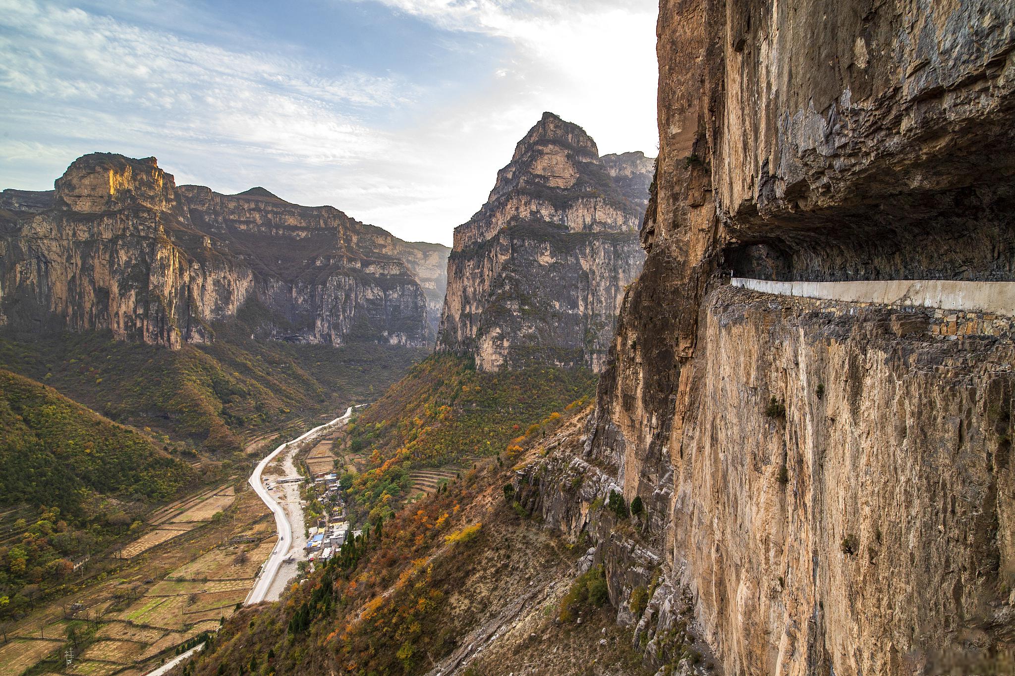 太行天路:穿越壮丽山川的35公里之旅 太行天路,这是一条连接平顺虹梯