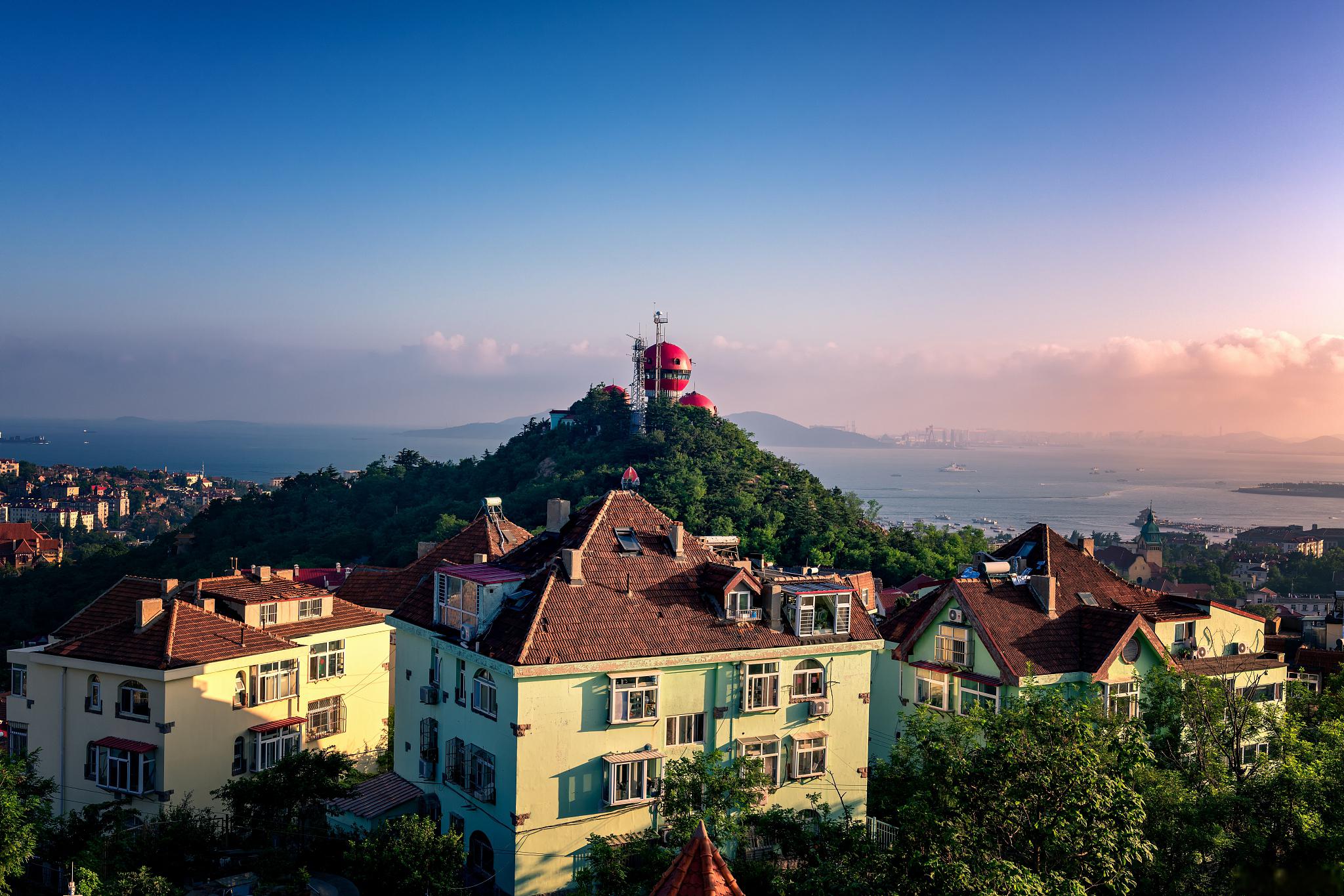 烟台旅游攻略 烟台,这座美丽的海滨城市,拥有着得天独厚的自然环境和