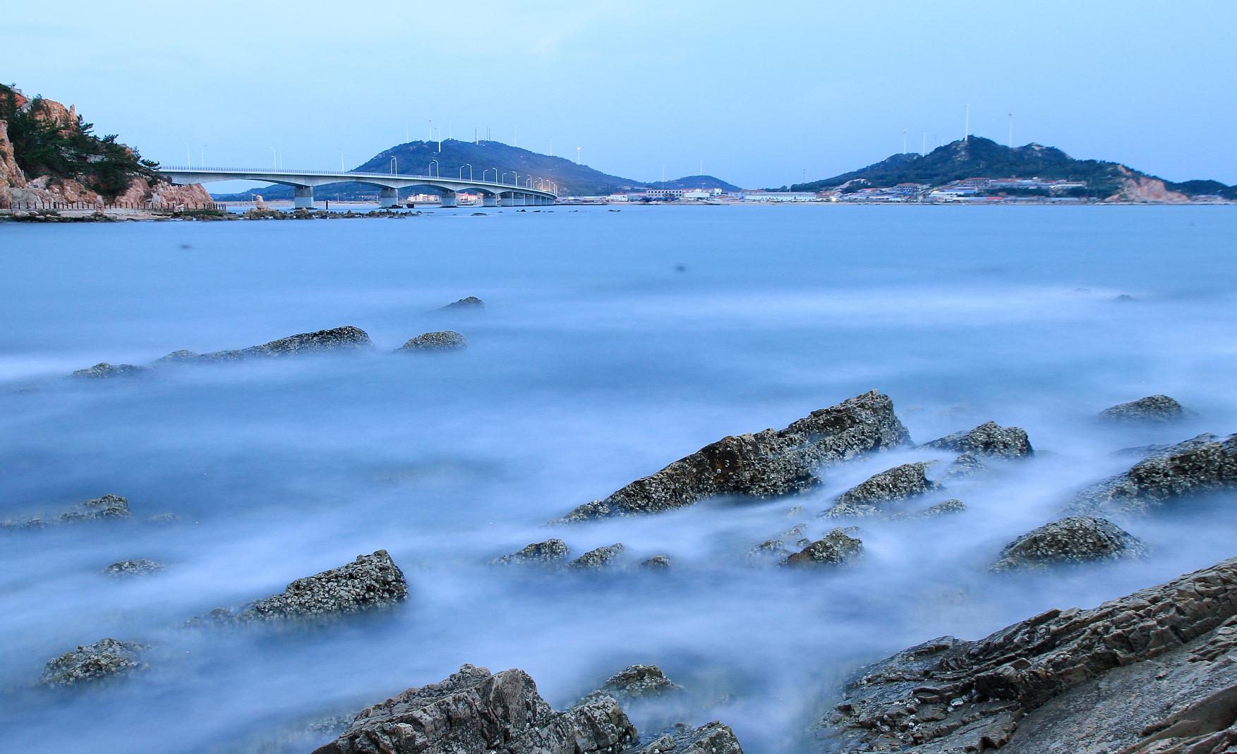 连岛的自然景观奇观 连岛位于中国东部沿海,是江苏省最大的岛屿之一