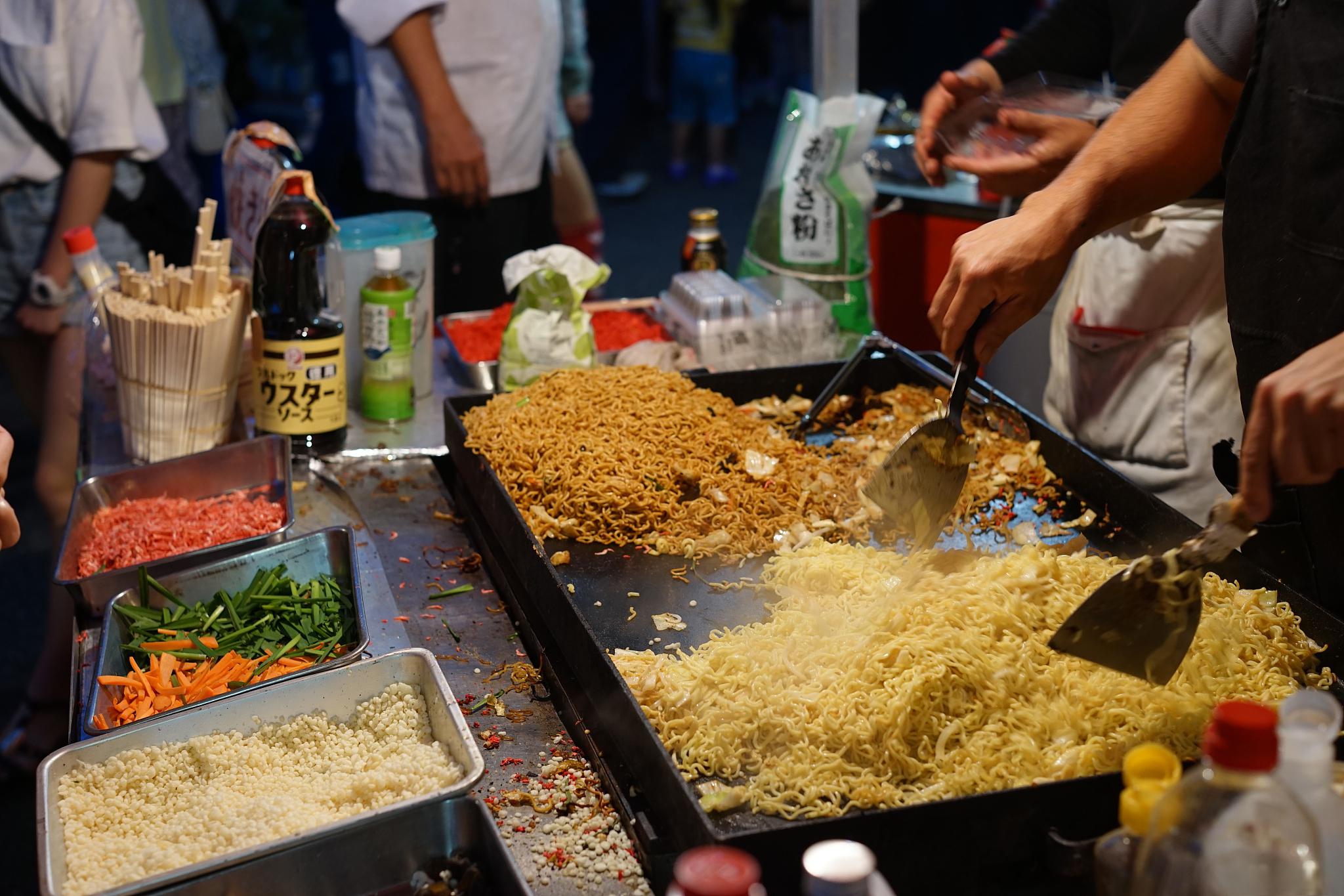 摆摊卖炒粉的八个步骤 摆摊卖炒粉需要充分调研市场,选择合适的位置