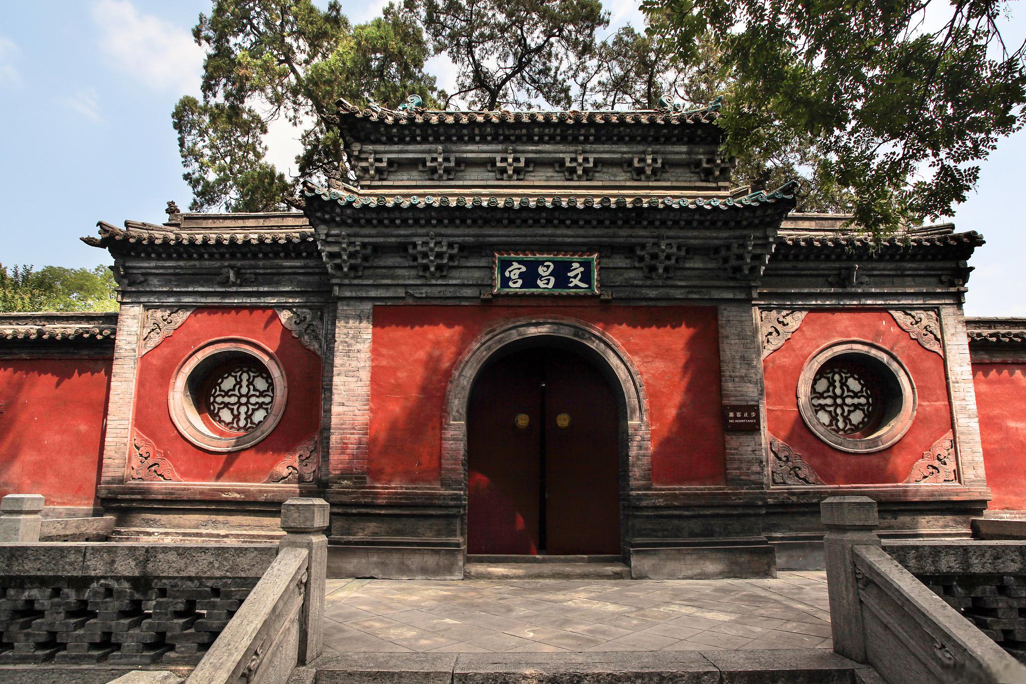 万善寺:云台山的一颗璀璨明珠 云台山中隐藏着一座古寺,寺名由皇帝