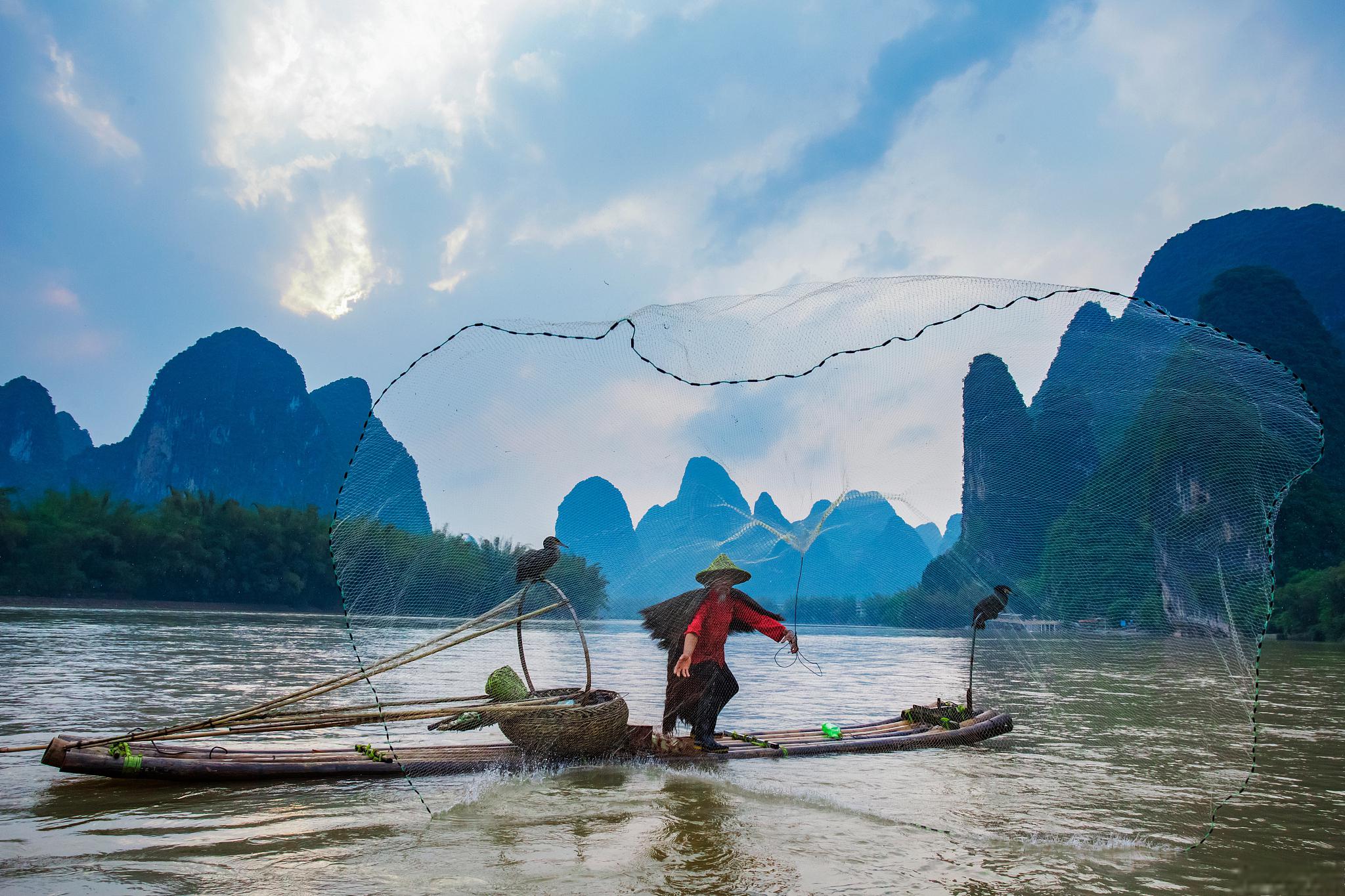 桂林山水美景 桂林,位于中国广西壮族自治区,是一个因山水而闻名的