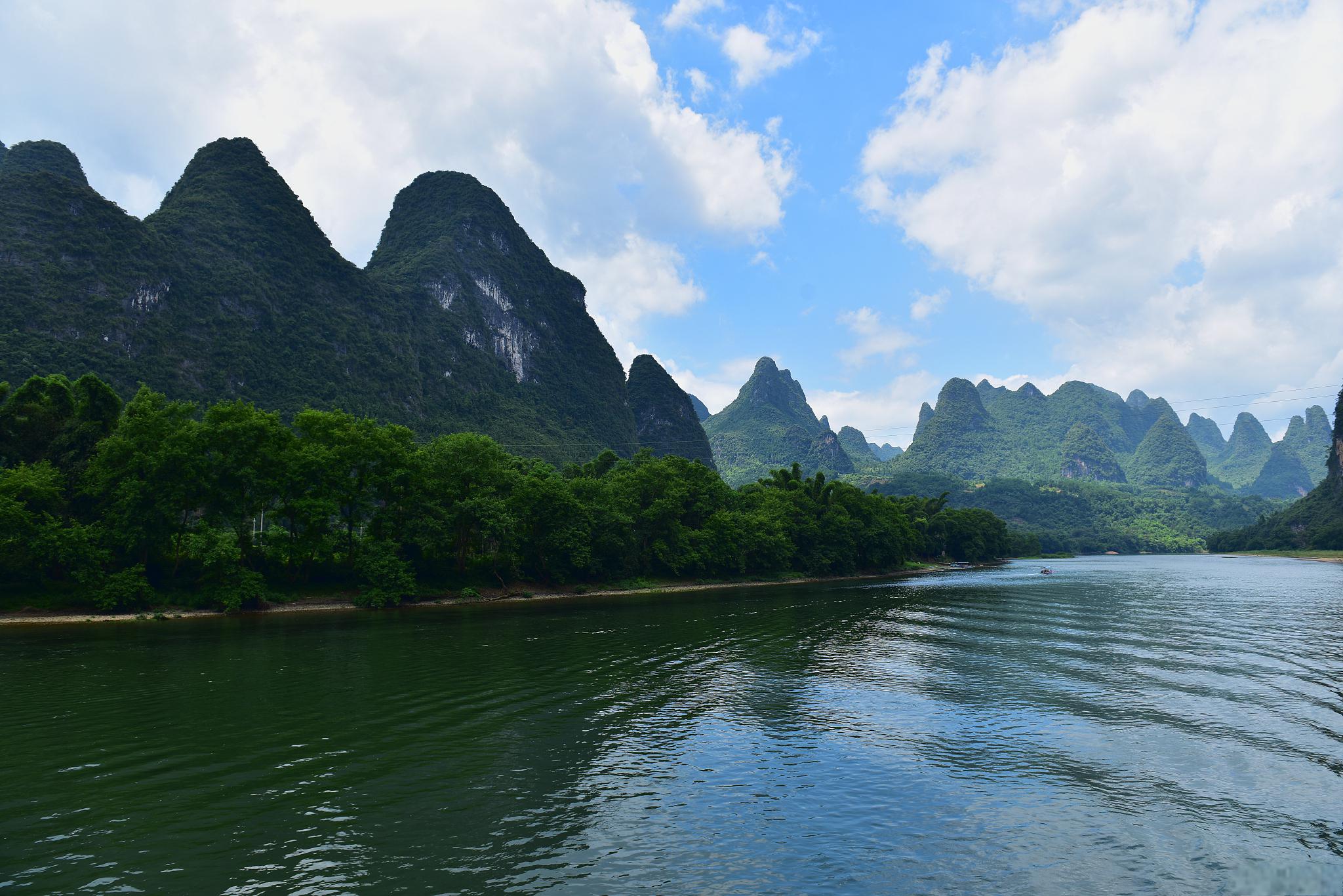 桂林山水美景 桂林,位于中国广西壮族自治区,是一个因山水而闻名的