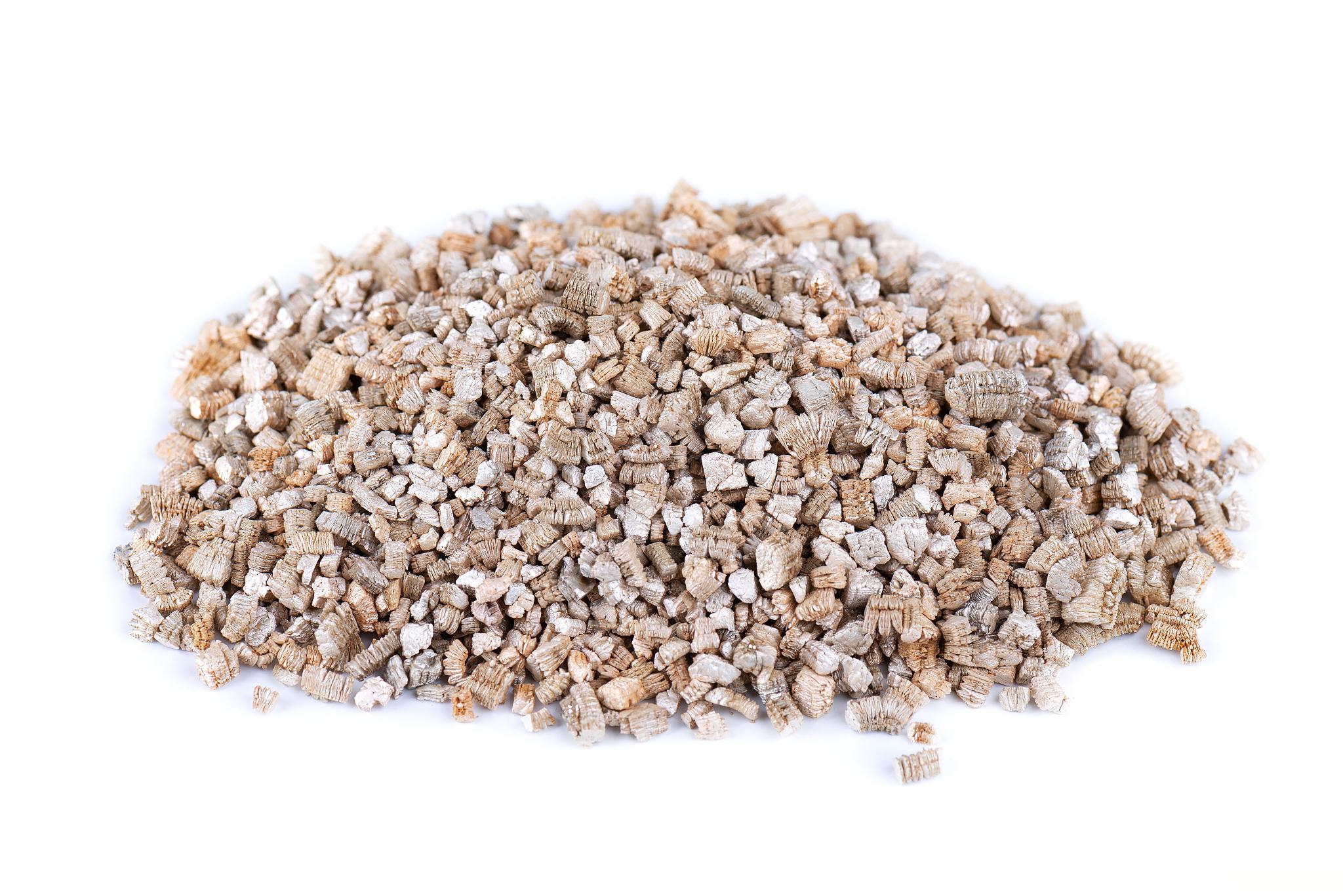 进口硅砂需要经过一系列的清关流程,以确保符合国家相关法律法规和