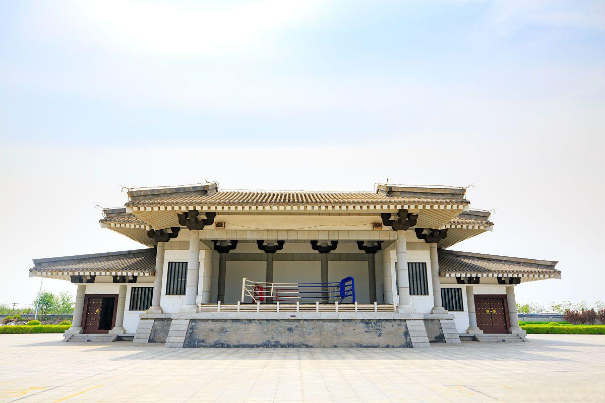 精武门·中华武林园 精武门·中华武林园位于天津市南侧的精武镇团泊