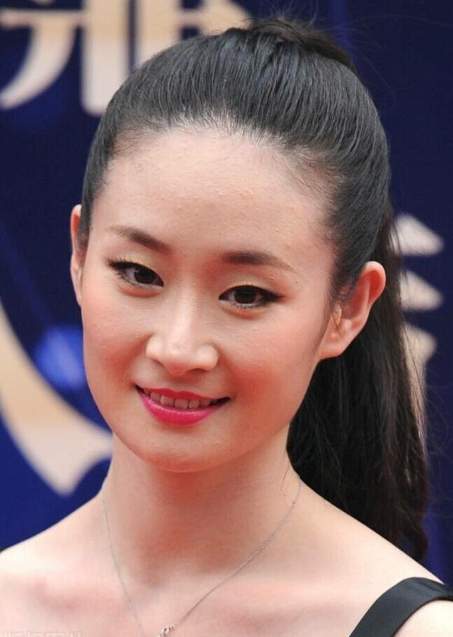 王亚彬:从乡村爱情到国际舞台 王亚彬曾在赵本山的《乡村爱情》中饰演