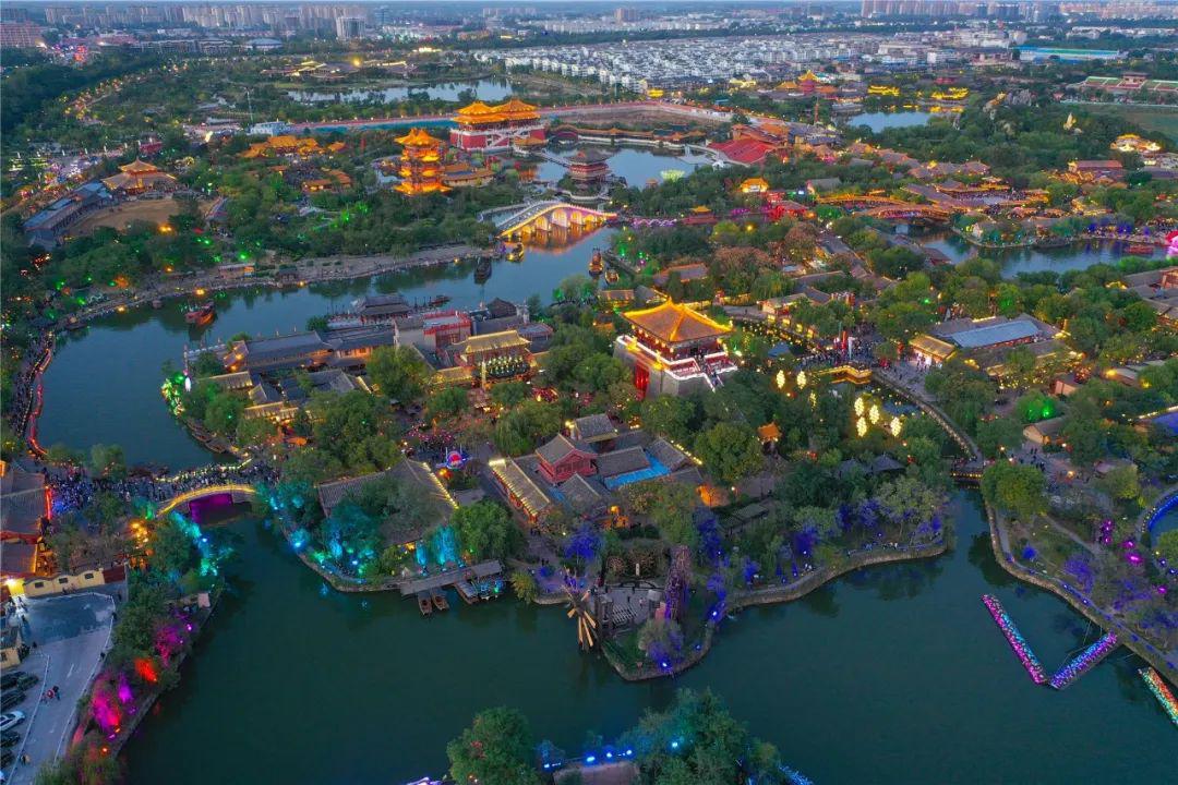 开封,穿越千年繁华 开封,作为北宋时期的都城,既保留着东京铁塔和繁塔