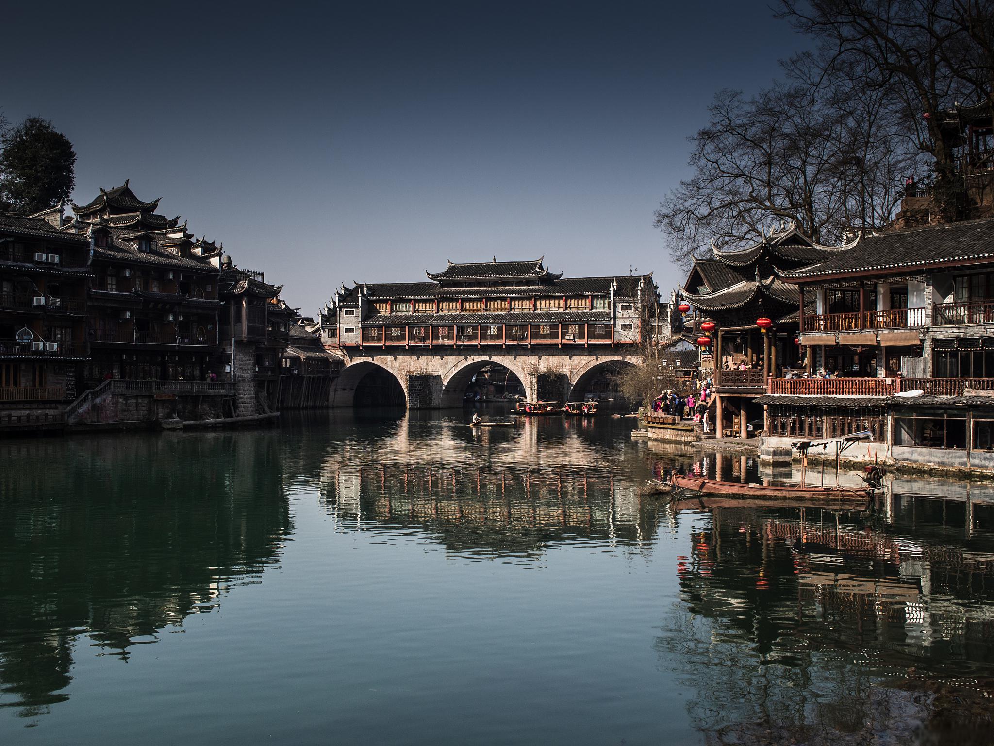 凤凰古城位于湖南省湘西土家族苗族自治州的凤凰县,是中国重要的历史