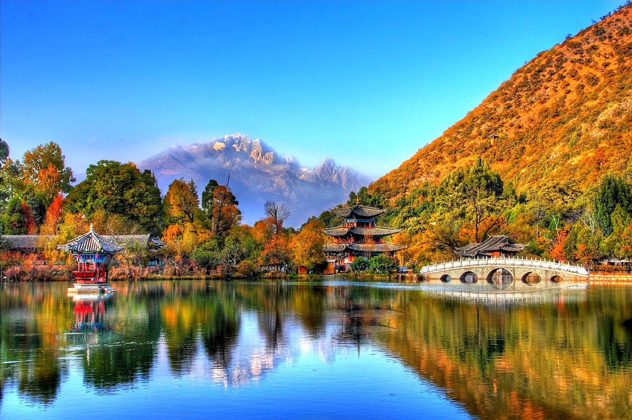 云南旅游景点推荐 云南,位于中国的西南部,是一个以其丰富的自然景观
