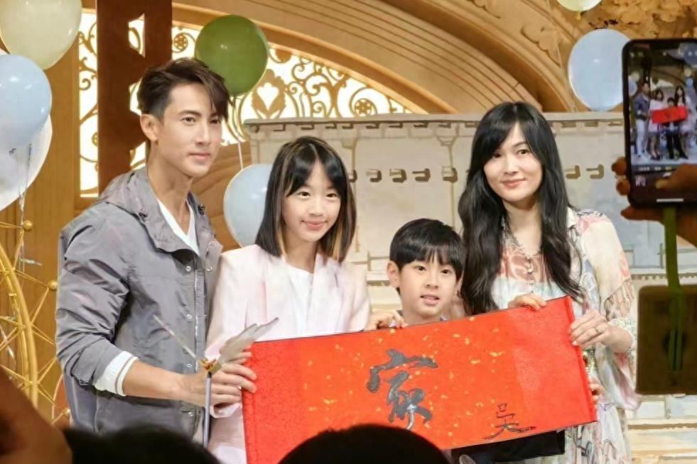 吴尊生日摆22桌筵席请粉丝,43岁妻子满脸疲惫 吴尊为庆祝自己44岁的