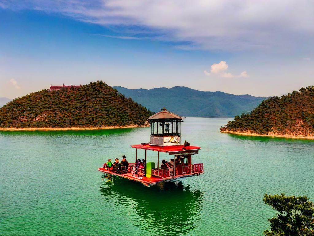 黄石仙岛湖旅行记 今天一大早,我和家人来到了黄石仙岛湖进行一次愉快