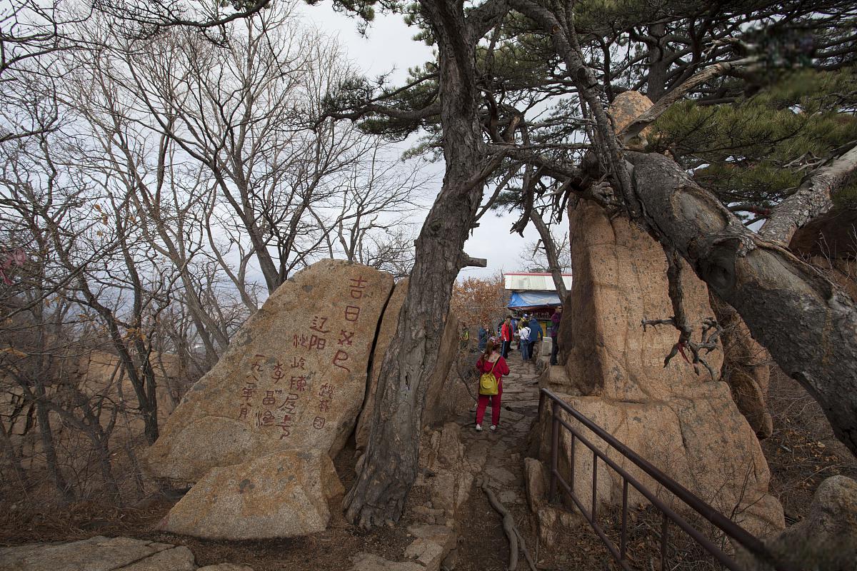 锦州医巫闾山:自然与历史的交融之美 锦州的医巫闾山,位于锦州市北镇