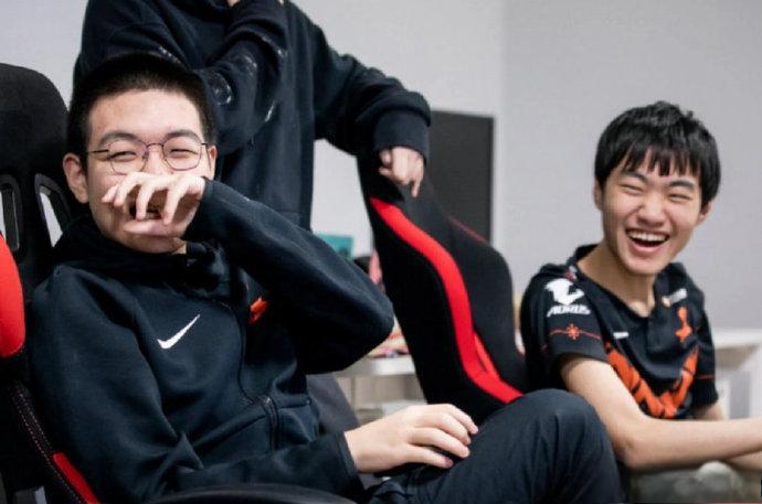 法律视角下的粉丝反应和合同解读 369离开jdg转会tes,尽管tes和369均