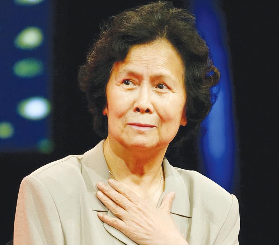 白骨精扮演者杨春霞:艺术创作的牺牲和付出 杨春霞在《西游记》中的
