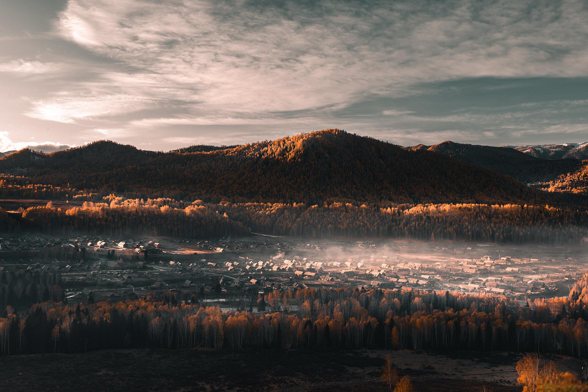 禾木村美如仙境 在哈登平台上,你可以欣赏到禾木村清晨的美丽景色