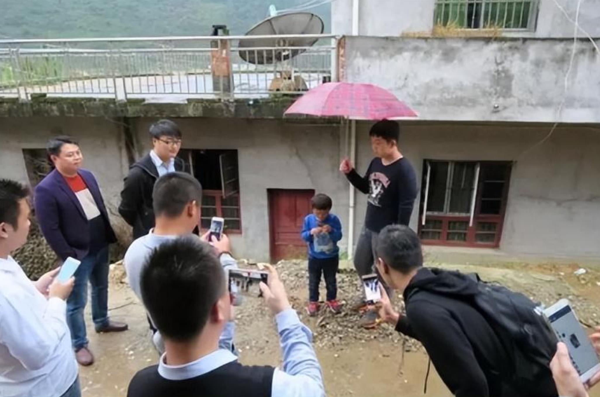 昔日网红"小马云"现状 范小勤,曾因一张照片走红网络,从一名"无人问津