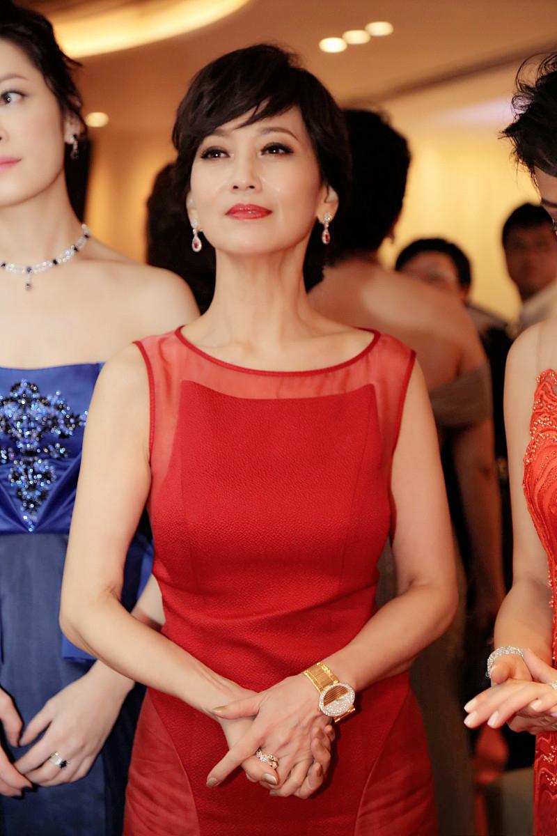 赵雅芝70岁生日自拍曝光 赵雅芝70岁生日自拍曝光,她的美丽不仅仅是外