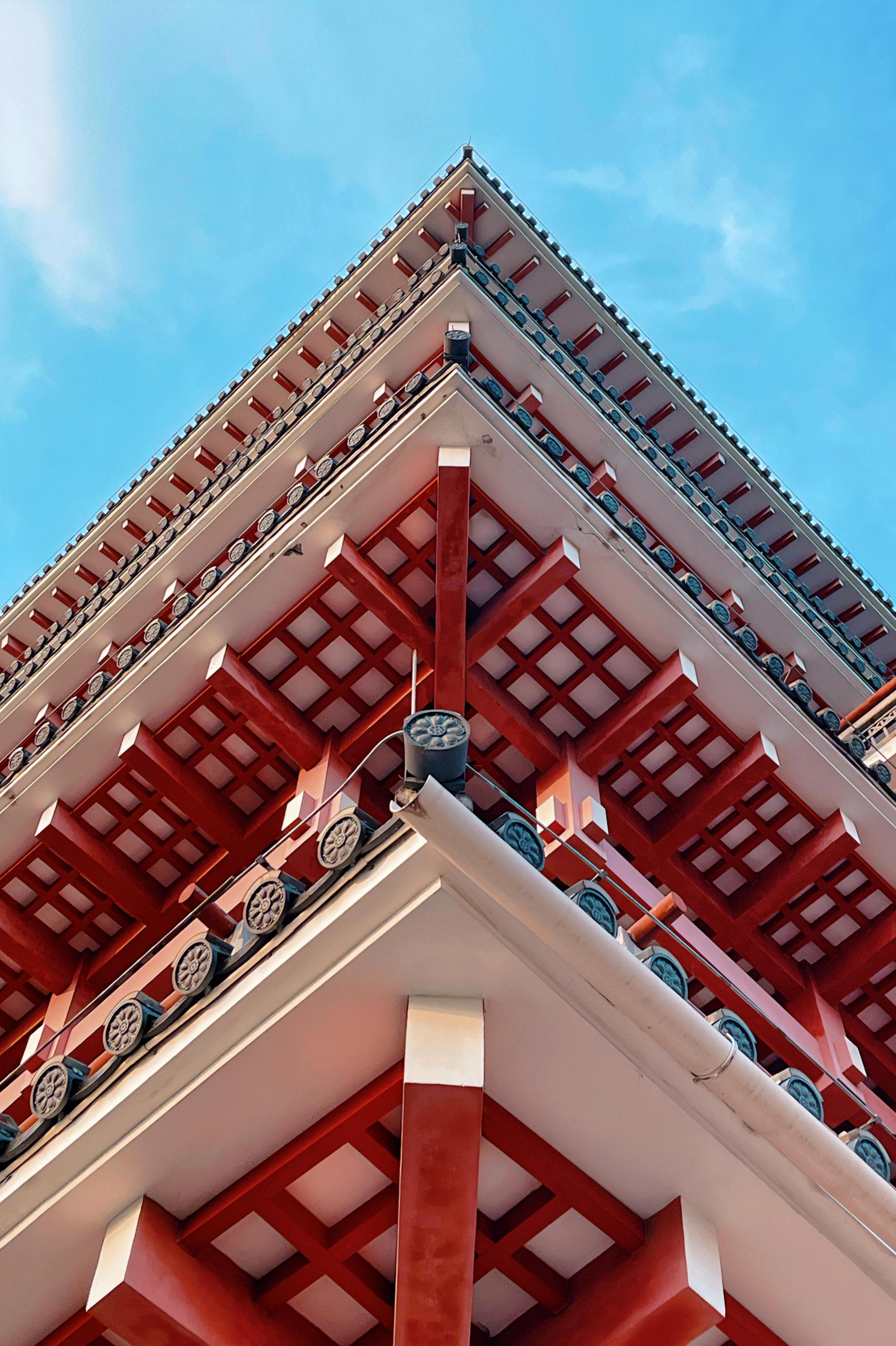 展旗楼,佛山小京都 苍穹之下,汉唐风红色的展旗楼傲对碧空,白墙绿瓦