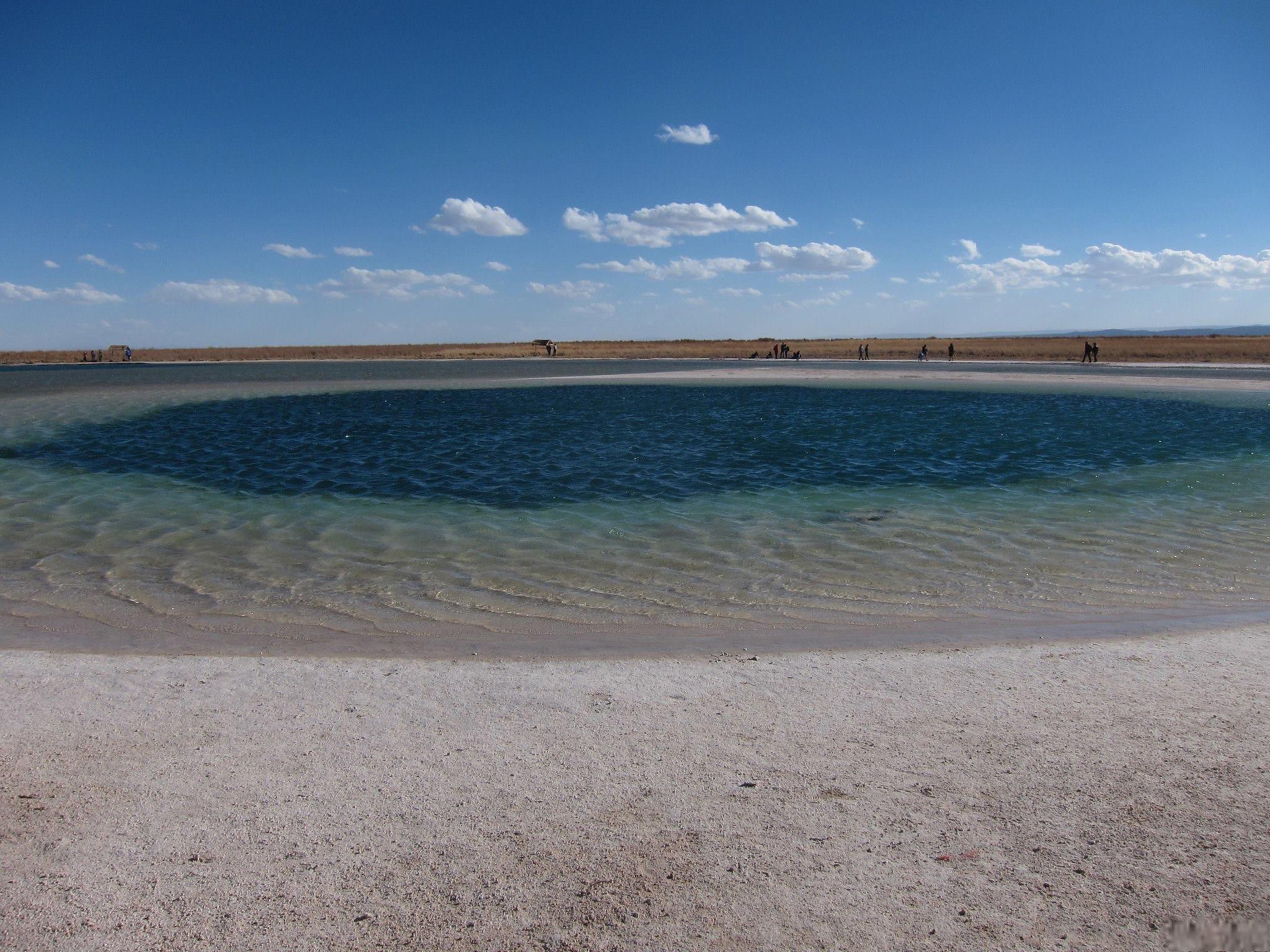吐鲁番盆地艾丁湖图片